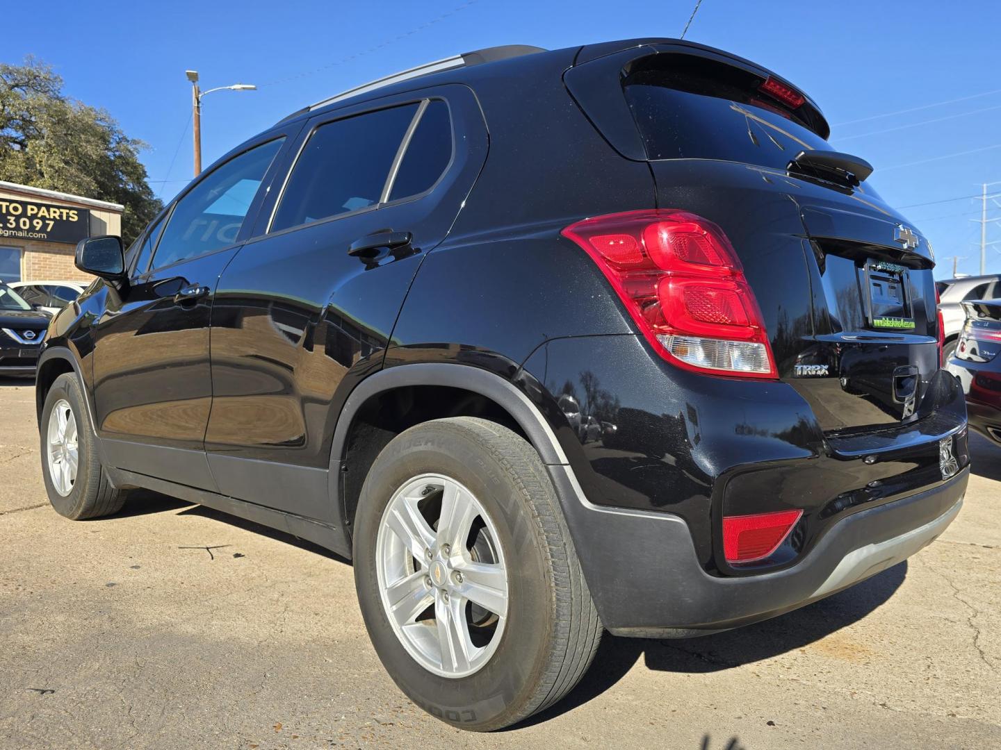 2015 WHITE Chevrolet Trax LS (3GNCJKSB1FL) with an 1.4L L4 DOHC 16V FFV engine, AUTO transmission, located at 2660 S.Garland Avenue, Garland, TX, 75041, (469) 298-3118, 32.885551, -96.655602 - Photo#5