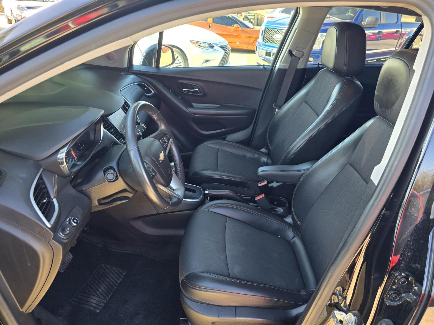 2015 WHITE Chevrolet Trax LS (3GNCJKSB1FL) with an 1.4L L4 DOHC 16V FFV engine, AUTO transmission, located at 2660 S.Garland Avenue, Garland, TX, 75041, (469) 298-3118, 32.885551, -96.655602 - Photo#11