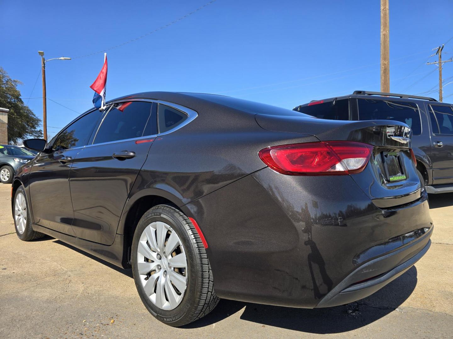 2015 BLACK Chrysler 200 LX (1C3CCCFB2FN) with an 2.4L L4 DOHC 16V engine, 9-Speed Automatic transmission, located at 2660 S.Garland Avenue, Garland, TX, 75041, (469) 298-3118, 32.885551, -96.655602 - Photo#4