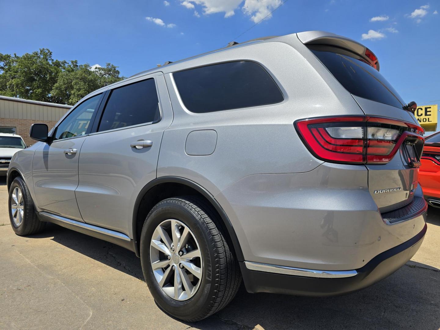 2015 GRAY Dodge Durango Limited (1C4RDHDG6FC) with an 3.6L V6 DOHC 24V engine, 8A transmission, located at 2660 S.Garland Avenue, Garland, TX, 75041, (469) 298-3118, 32.885551, -96.655602 - Photo#5