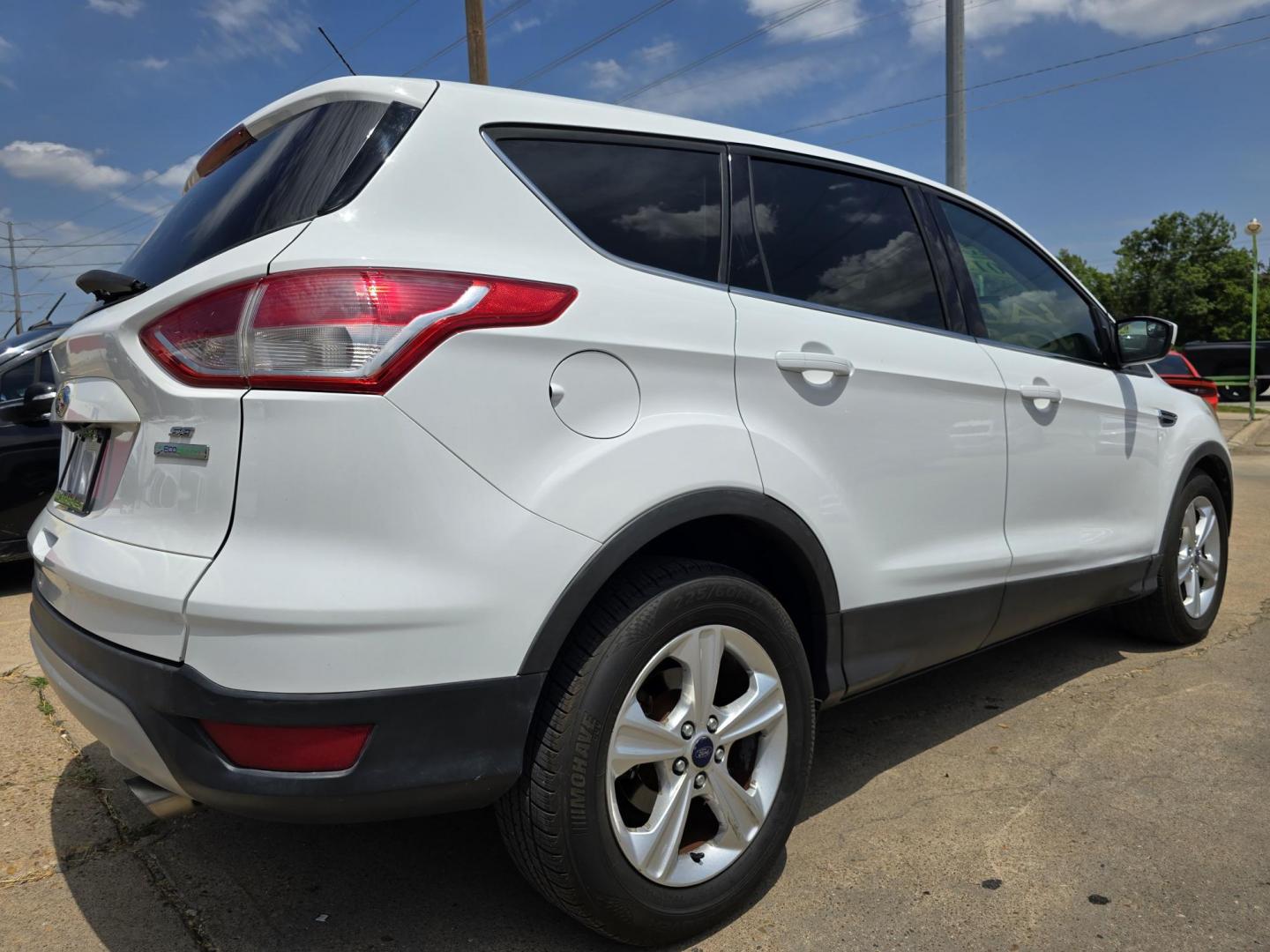 2015 WHITE Ford Escape SE (1FMCU0G93FU) with an 2.0L L4 DOHC 16V engine, 6-Speed Automatic transmission, located at 2660 S.Garland Avenue, Garland, TX, 75041, (469) 298-3118, 32.885551, -96.655602 - Photo#3