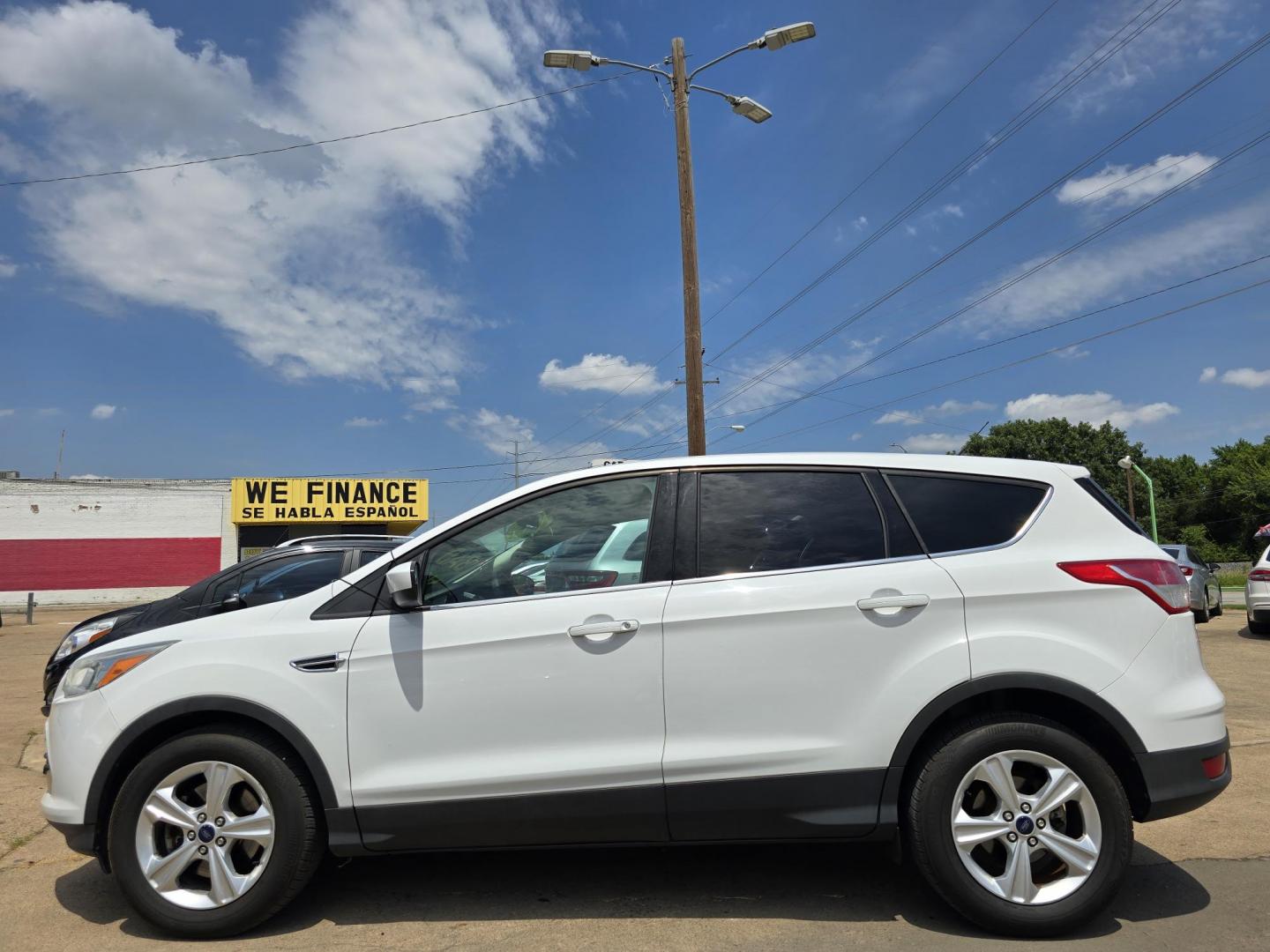 2015 WHITE Ford Escape SE (1FMCU0G93FU) with an 2.0L L4 DOHC 16V engine, 6-Speed Automatic transmission, located at 2660 S.Garland Avenue, Garland, TX, 75041, (469) 298-3118, 32.885551, -96.655602 - Photo#6
