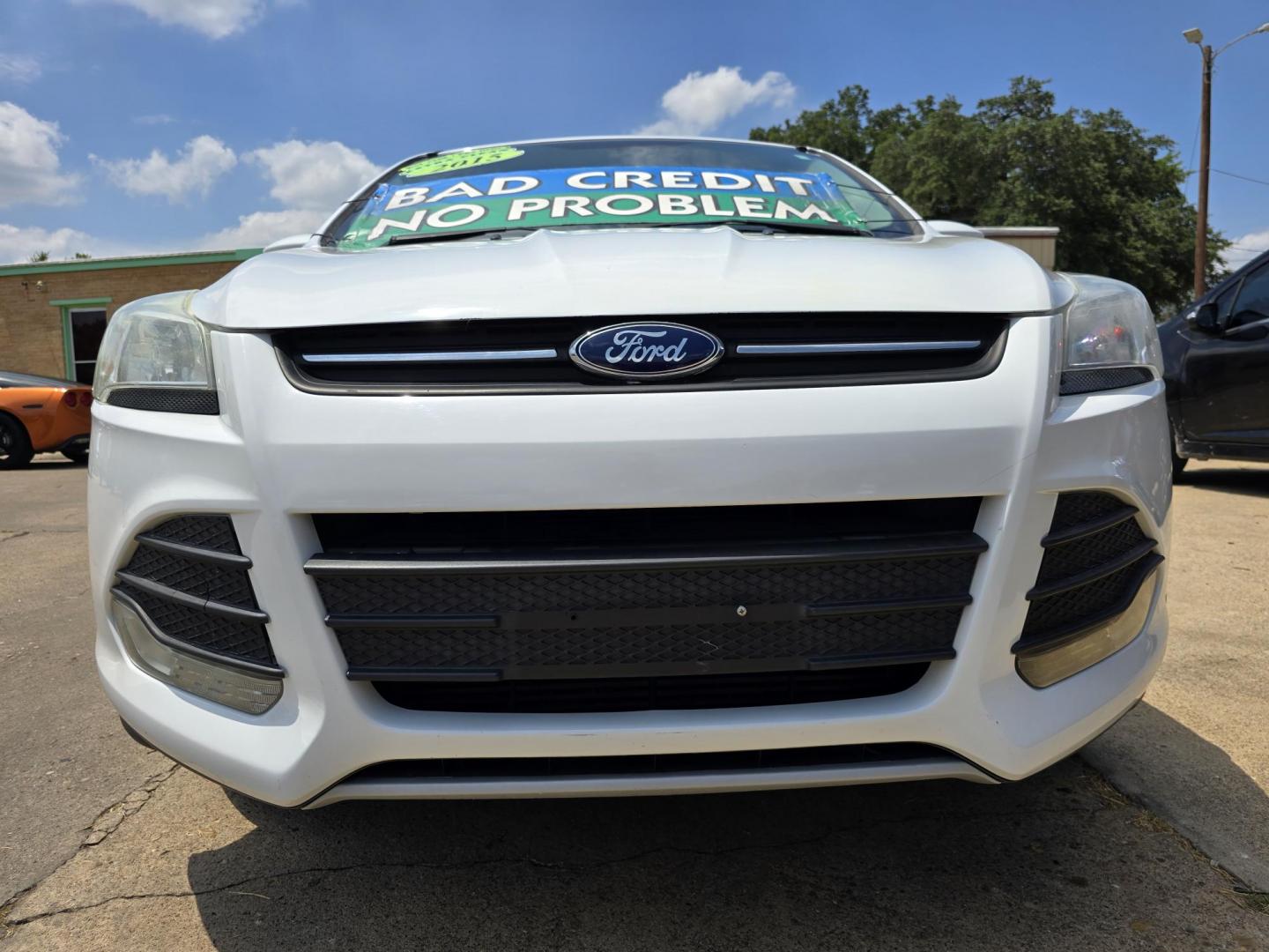 2015 WHITE Ford Escape SE (1FMCU0G93FU) with an 2.0L L4 DOHC 16V engine, 6-Speed Automatic transmission, located at 2660 S.Garland Avenue, Garland, TX, 75041, (469) 298-3118, 32.885551, -96.655602 - Photo#9
