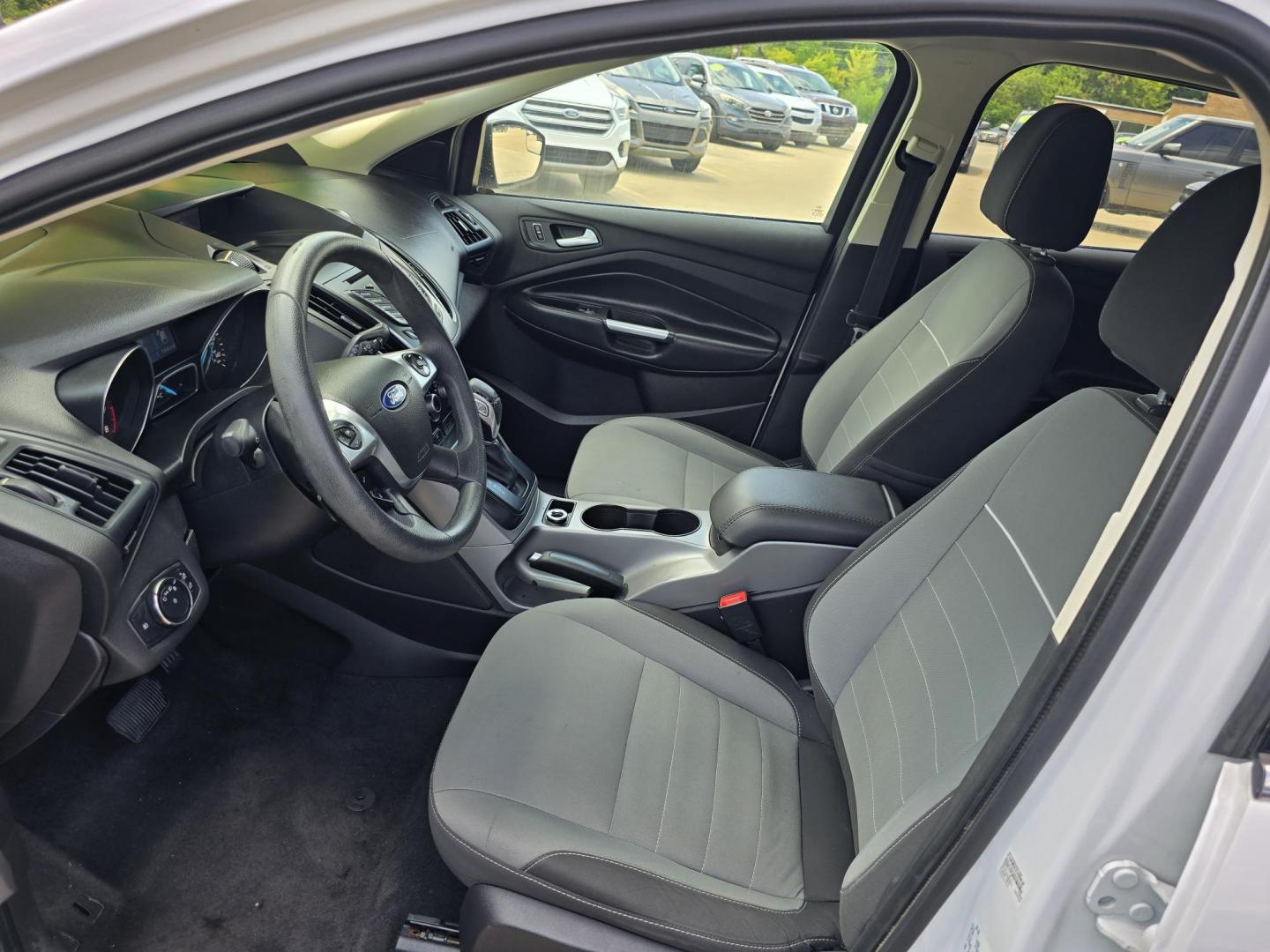 2015 WHITE Ford Escape SE (1FMCU0G93FU) with an 2.0L L4 DOHC 16V engine, 6-Speed Automatic transmission, located at 2660 S.Garland Avenue, Garland, TX, 75041, (469) 298-3118, 32.885551, -96.655602 - Photo#11
