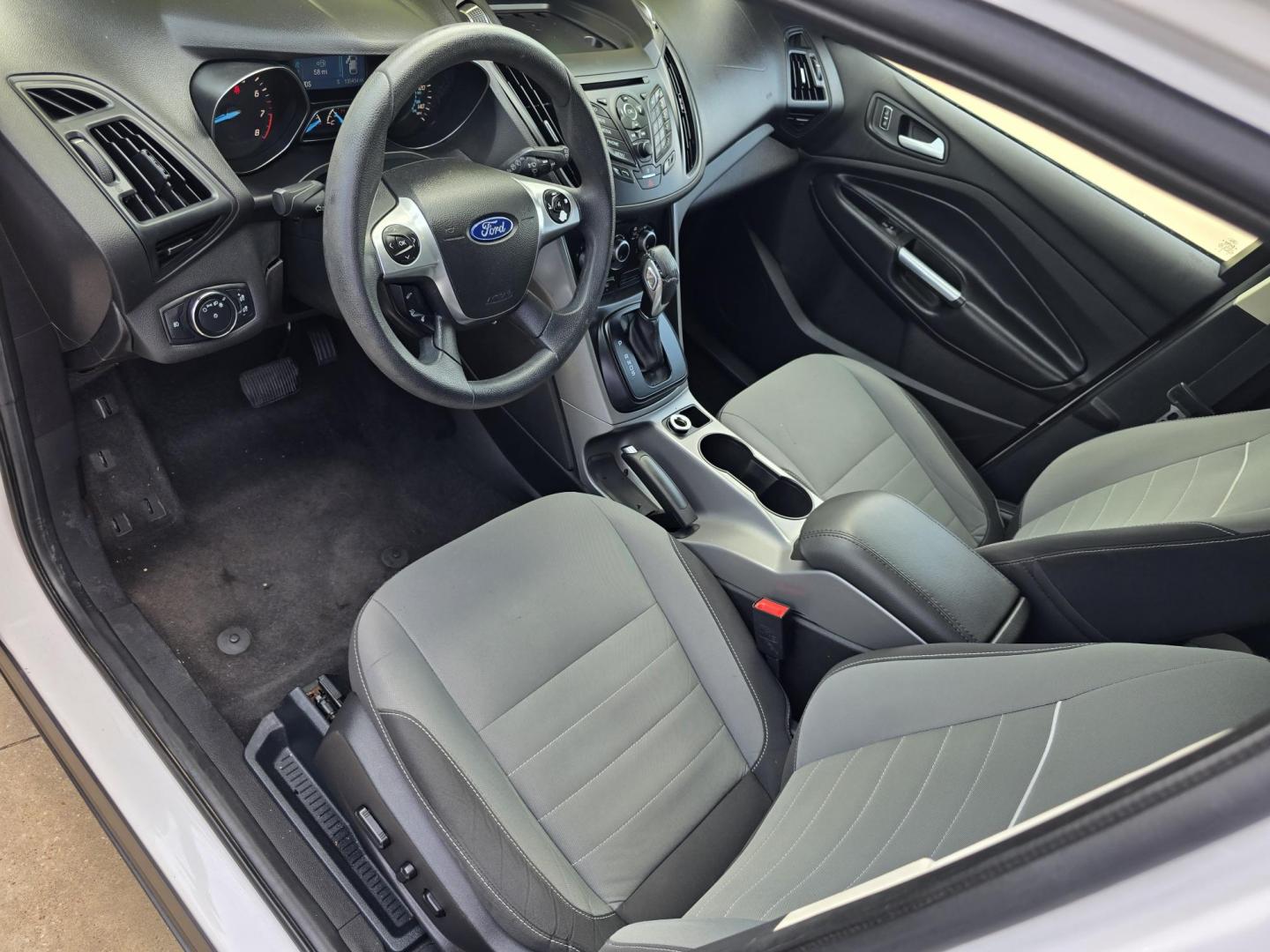 2015 WHITE Ford Escape SE (1FMCU0G93FU) with an 2.0L L4 DOHC 16V engine, 6-Speed Automatic transmission, located at 2660 S.Garland Avenue, Garland, TX, 75041, (469) 298-3118, 32.885551, -96.655602 - Photo#10