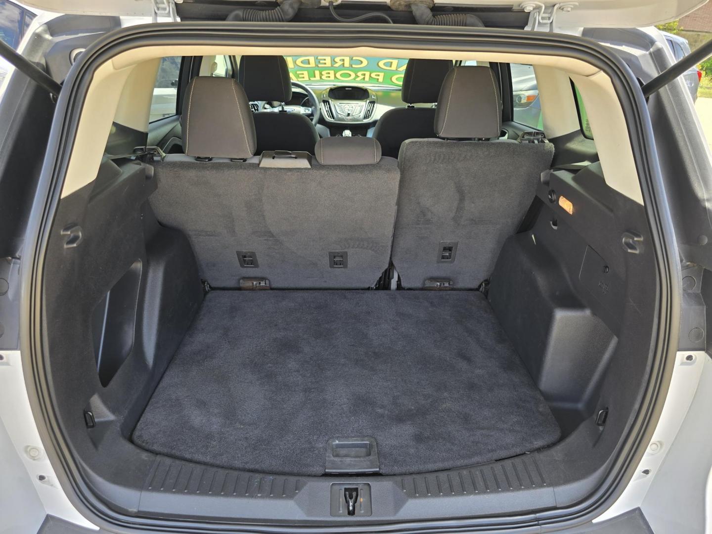 2015 WHITE Ford Escape SE (1FMCU0G93FU) with an 2.0L L4 DOHC 16V engine, 6-Speed Automatic transmission, located at 2660 S.Garland Avenue, Garland, TX, 75041, (469) 298-3118, 32.885551, -96.655602 - Photo#15
