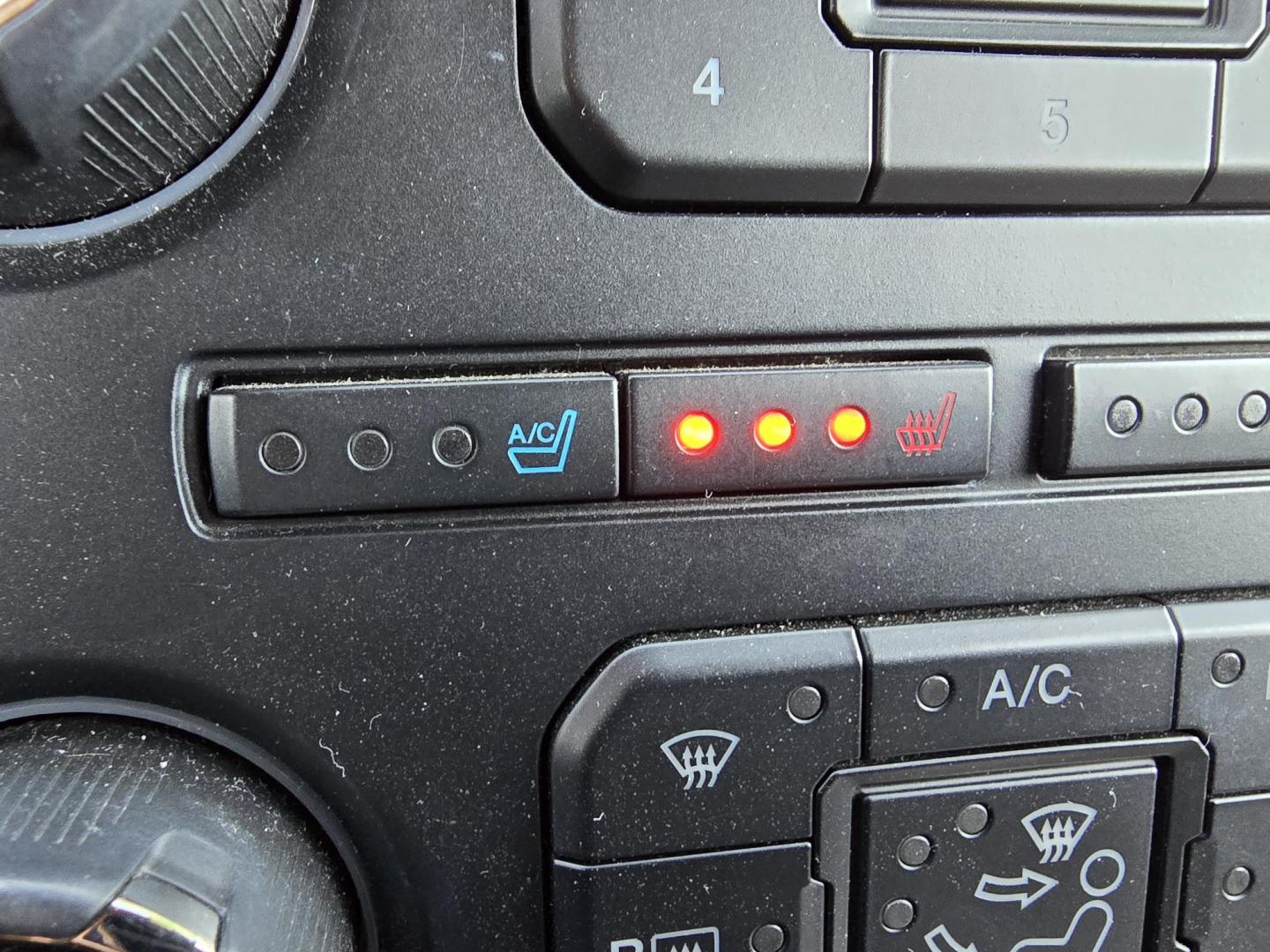 2015 GRAY Ford Expedition EL XLT (1FMJK1HT3FE) with an 3.5L V6 DOHC 24V FFV engine, 6-Speed Automatic transmission, located at 2660 S.Garland Avenue, Garland, TX, 75041, (469) 298-3118, 32.885551, -96.655602 - Photo#16