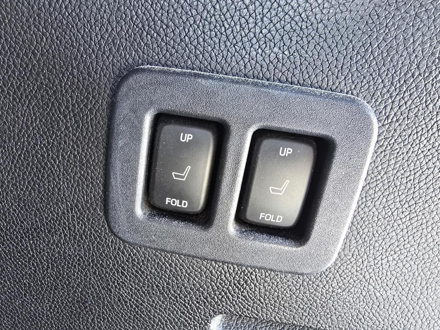 2015 GRAY Ford Expedition EL XLT (1FMJK1HT3FE) with an 3.5L V6 DOHC 24V FFV engine, 6-Speed Automatic transmission, located at 2660 S.Garland Avenue, Garland, TX, 75041, (469) 298-3118, 32.885551, -96.655602 - Photo#19