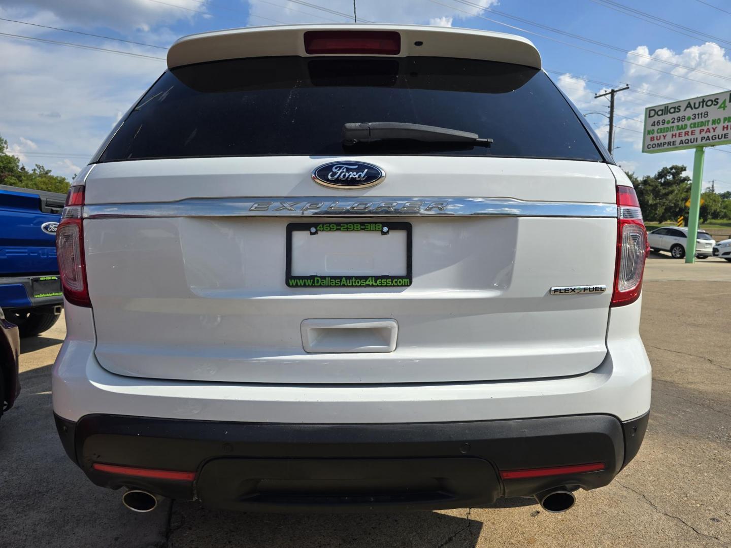 2015 WHITE Ford Explorer (1FM5K7B8XFG) with an 3.5L V6 DOHC 24V engine, 6-Speed Automatic transmission, located at 2660 S.Garland Avenue, Garland, TX, 75041, (469) 298-3118, 32.885551, -96.655602 - Welcome to DallasAutos4Less, one of the Premier BUY HERE PAY HERE Dealers in the North Dallas Area. We specialize in financing to people with NO CREDIT or BAD CREDIT. We need proof of income, proof of residence, and a ID. Come buy your new car from us today!! This is a Super Clean 2016 FORD EXPLO - Photo#4