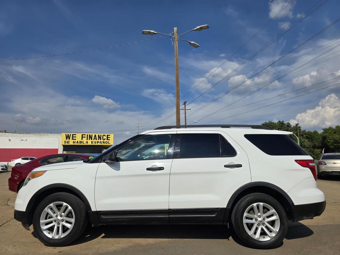 2015 WHITE Ford Explorer (1FM5K7B8XFG) with an 3.5L V6 DOHC 24V engine, 6-Speed Automatic transmission, located at 2660 S.Garland Avenue, Garland, TX, 75041, (469) 298-3118, 32.885551, -96.655602 - Welcome to DallasAutos4Less, one of the Premier BUY HERE PAY HERE Dealers in the North Dallas Area. We specialize in financing to people with NO CREDIT or BAD CREDIT. We need proof of income, proof of residence, and a ID. Come buy your new car from us today!! This is a Super Clean 2016 FORD EXPLO - Photo#6