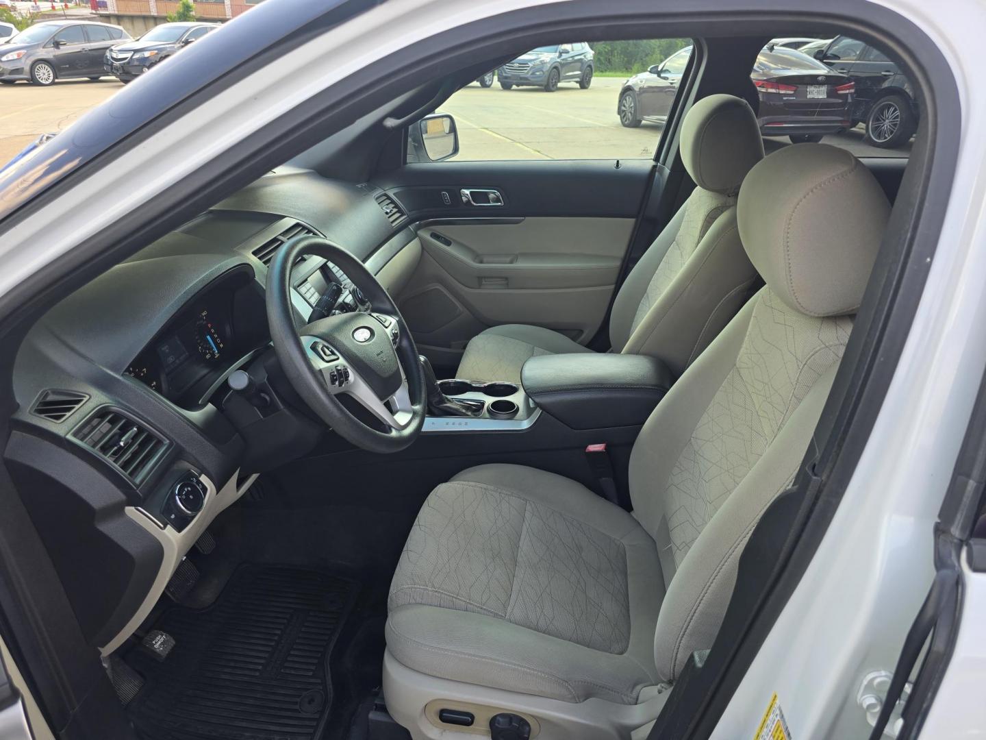 2015 WHITE Ford Explorer (1FM5K7B8XFG) with an 3.5L V6 DOHC 24V engine, 6-Speed Automatic transmission, located at 2660 S.Garland Avenue, Garland, TX, 75041, (469) 298-3118, 32.885551, -96.655602 - Welcome to DallasAutos4Less, one of the Premier BUY HERE PAY HERE Dealers in the North Dallas Area. We specialize in financing to people with NO CREDIT or BAD CREDIT. We need proof of income, proof of residence, and a ID. Come buy your new car from us today!! This is a Super Clean 2016 FORD EXPLO - Photo#11