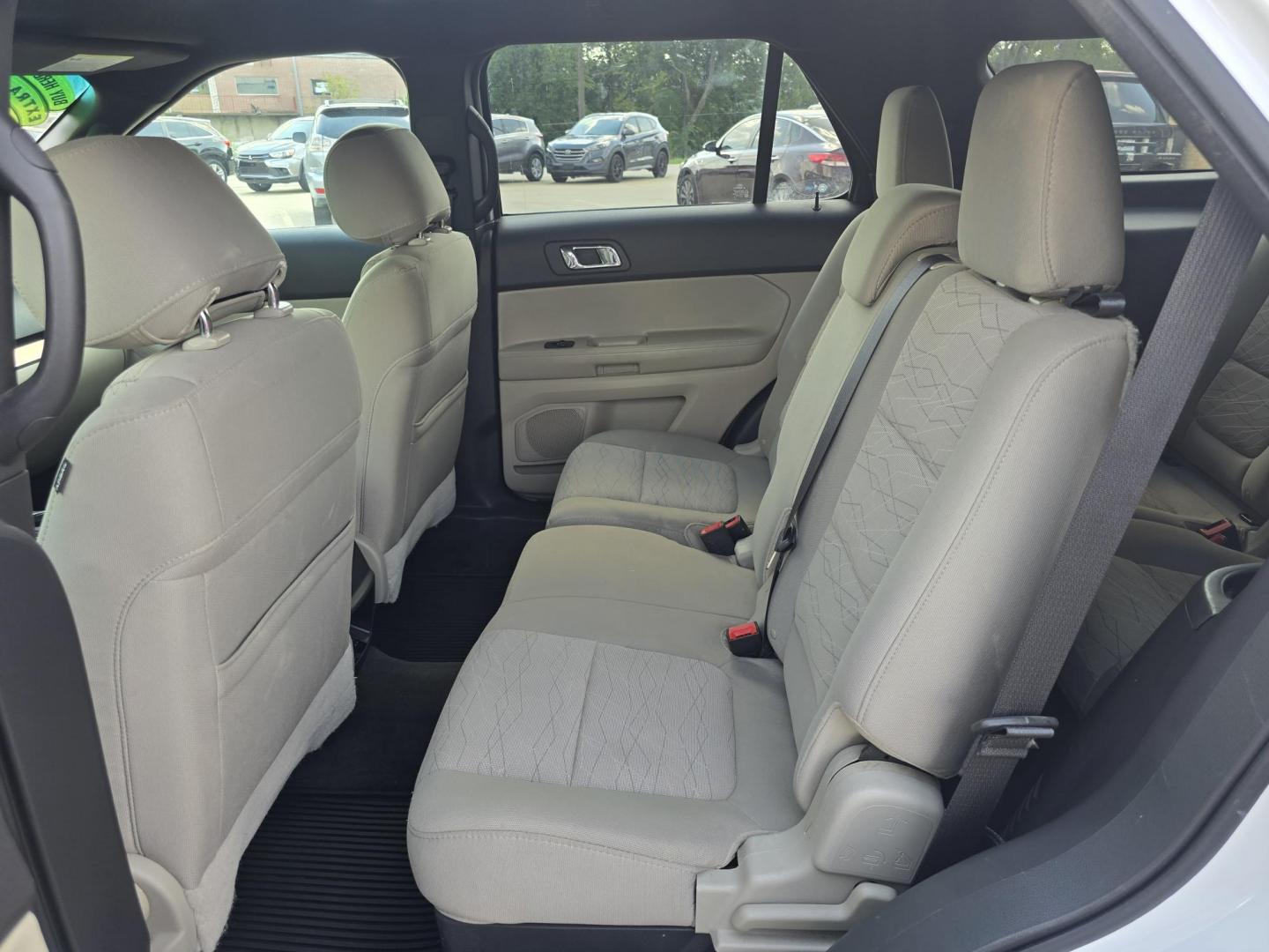 2015 WHITE Ford Explorer (1FM5K7B8XFG) with an 3.5L V6 DOHC 24V engine, 6-Speed Automatic transmission, located at 2660 S.Garland Avenue, Garland, TX, 75041, (469) 298-3118, 32.885551, -96.655602 - Welcome to DallasAutos4Less, one of the Premier BUY HERE PAY HERE Dealers in the North Dallas Area. We specialize in financing to people with NO CREDIT or BAD CREDIT. We need proof of income, proof of residence, and a ID. Come buy your new car from us today!! This is a Super Clean 2016 FORD EXPLO - Photo#15