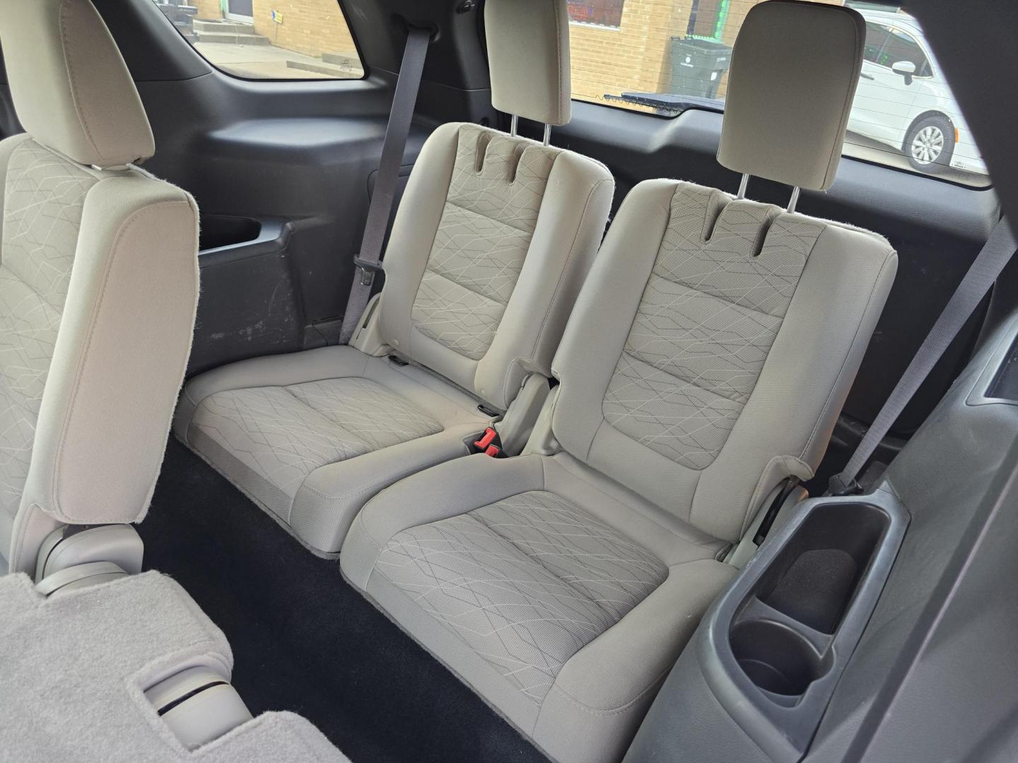 2015 WHITE Ford Explorer (1FM5K7B8XFG) with an 3.5L V6 DOHC 24V engine, 6-Speed Automatic transmission, located at 2660 S.Garland Avenue, Garland, TX, 75041, (469) 298-3118, 32.885551, -96.655602 - Welcome to DallasAutos4Less, one of the Premier BUY HERE PAY HERE Dealers in the North Dallas Area. We specialize in financing to people with NO CREDIT or BAD CREDIT. We need proof of income, proof of residence, and a ID. Come buy your new car from us today!! This is a Super Clean 2016 FORD EXPLO - Photo#16