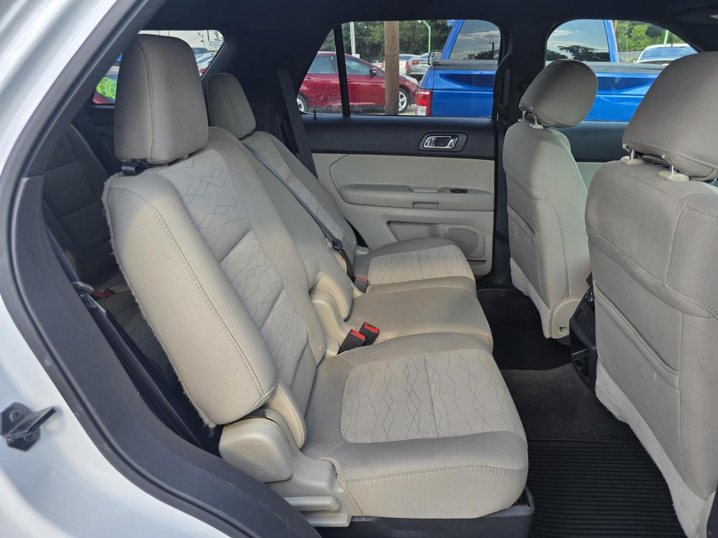 2015 WHITE Ford Explorer (1FM5K7B8XFG) with an 3.5L V6 DOHC 24V engine, 6-Speed Automatic transmission, located at 2660 S.Garland Avenue, Garland, TX, 75041, (469) 298-3118, 32.885551, -96.655602 - Welcome to DallasAutos4Less, one of the Premier BUY HERE PAY HERE Dealers in the North Dallas Area. We specialize in financing to people with NO CREDIT or BAD CREDIT. We need proof of income, proof of residence, and a ID. Come buy your new car from us today!! This is a Super Clean 2016 FORD EXPLO - Photo#18