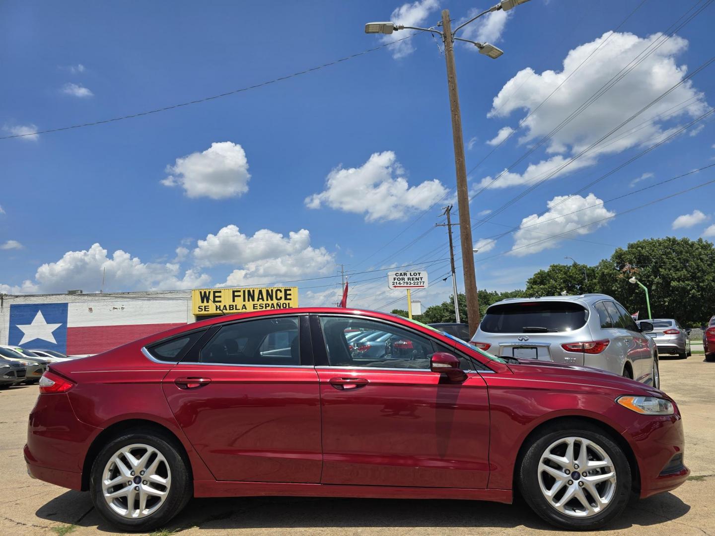 2015 RED Ford Fusion SE (3FA6P0H75FR) with an 2.5L L4 DOHC 16V engine, AUTO transmission, located at 2660 S.Garland Avenue, Garland, TX, 75041, (469) 298-3118, 32.885551, -96.655602 - Photo#3