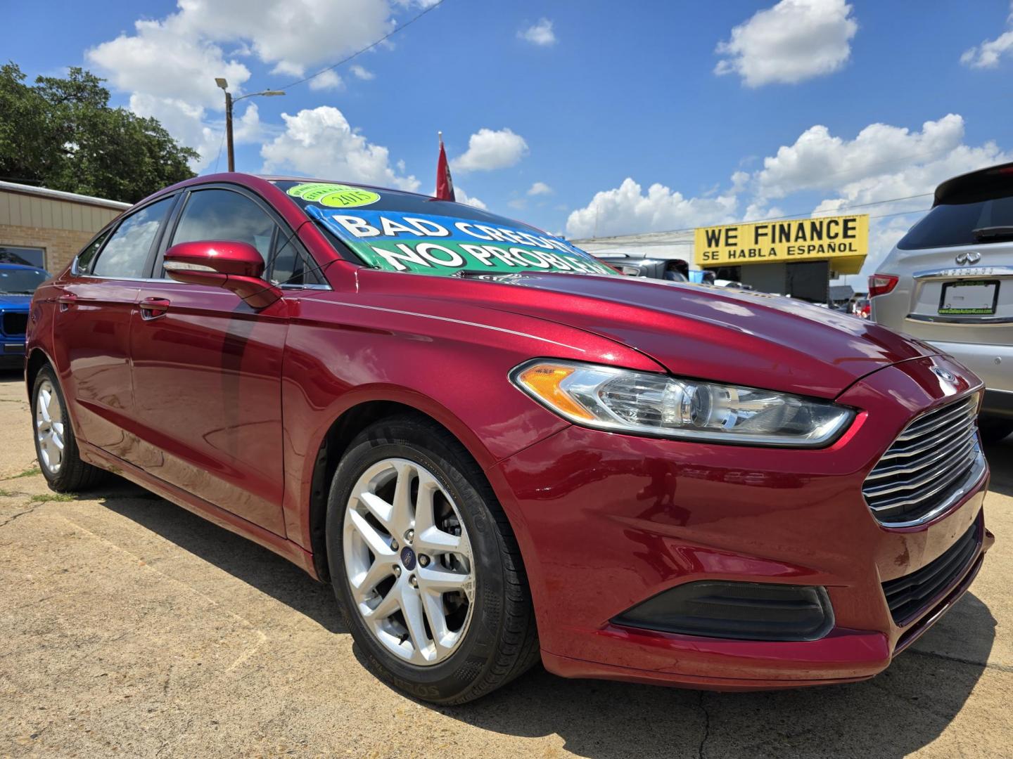 2015 RED Ford Fusion SE (3FA6P0H75FR) with an 2.5L L4 DOHC 16V engine, AUTO transmission, located at 2660 S.Garland Avenue, Garland, TX, 75041, (469) 298-3118, 32.885551, -96.655602 - Photo#4