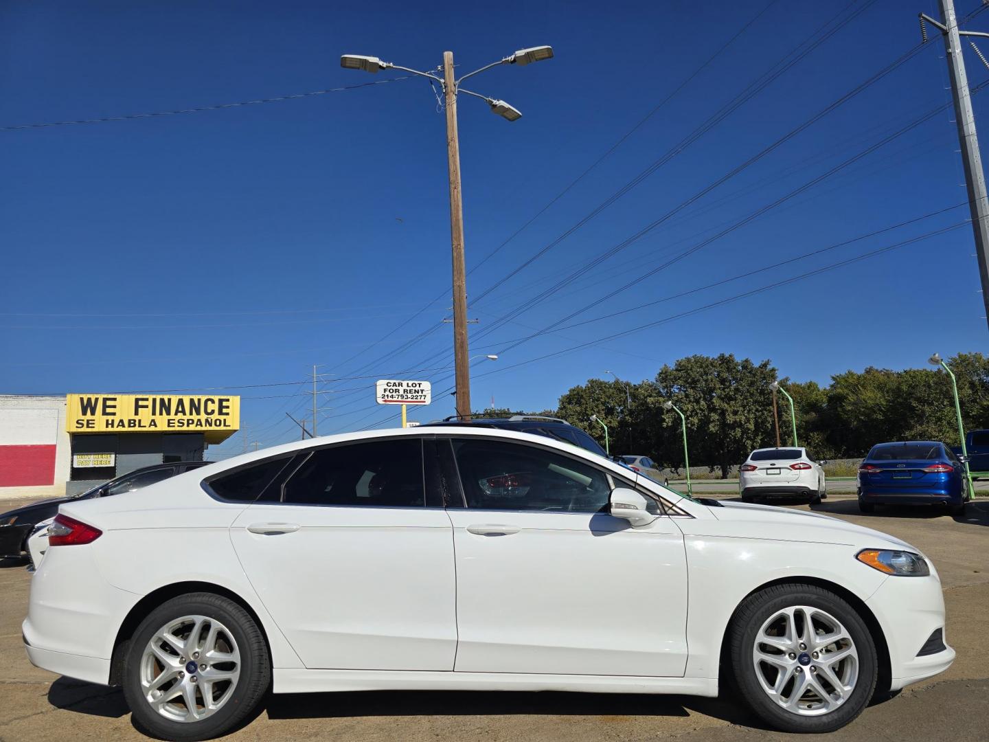 2015 WHITE Ford Fusion SE (3FA6P0H76FR) with an 2.5L L4 DOHC 16V engine, AUTO transmission, located at 2660 S.Garland Avenue, Garland, TX, 75041, (469) 298-3118, 32.885551, -96.655602 - Photo#2