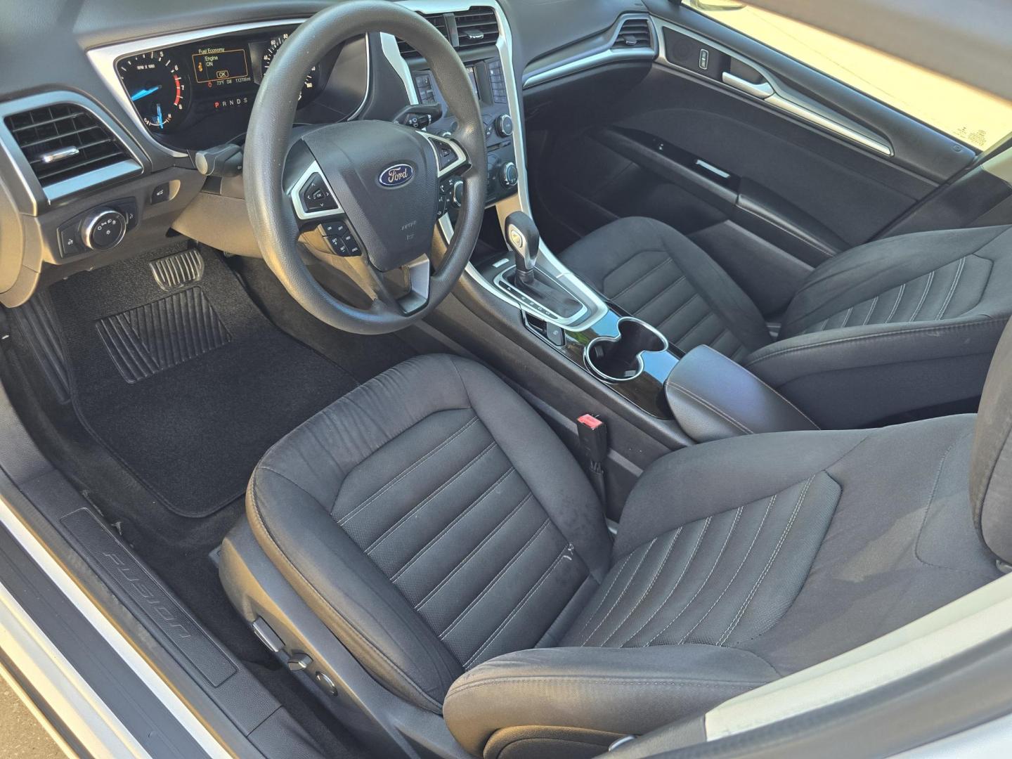 2015 WHITE Ford Fusion SE (3FA6P0H76FR) with an 2.5L L4 DOHC 16V engine, AUTO transmission, located at 2660 S.Garland Avenue, Garland, TX, 75041, (469) 298-3118, 32.885551, -96.655602 - Photo#9