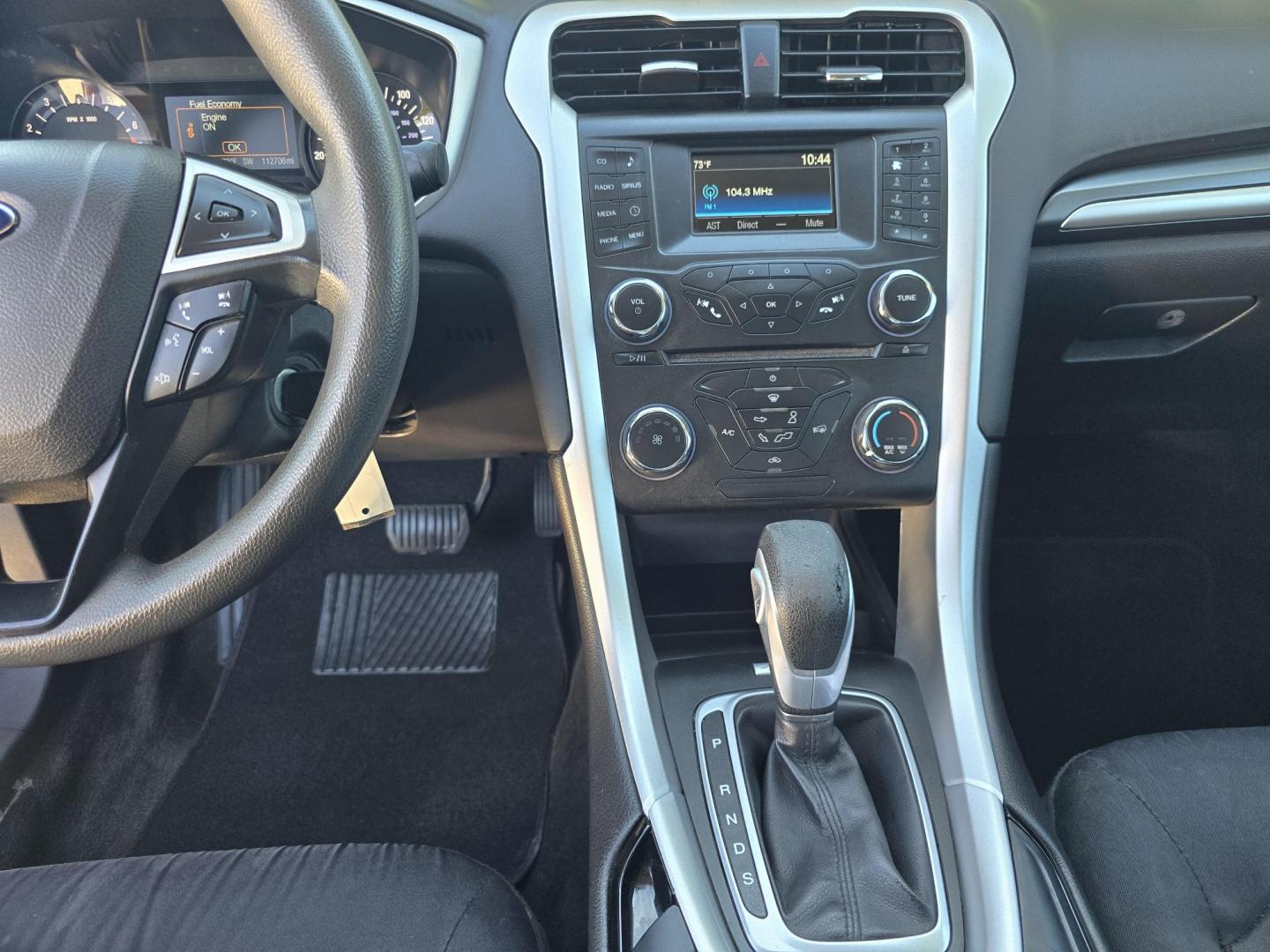 2015 WHITE Ford Fusion SE (3FA6P0H76FR) with an 2.5L L4 DOHC 16V engine, AUTO transmission, located at 2660 S.Garland Avenue, Garland, TX, 75041, (469) 298-3118, 32.885551, -96.655602 - Photo#12