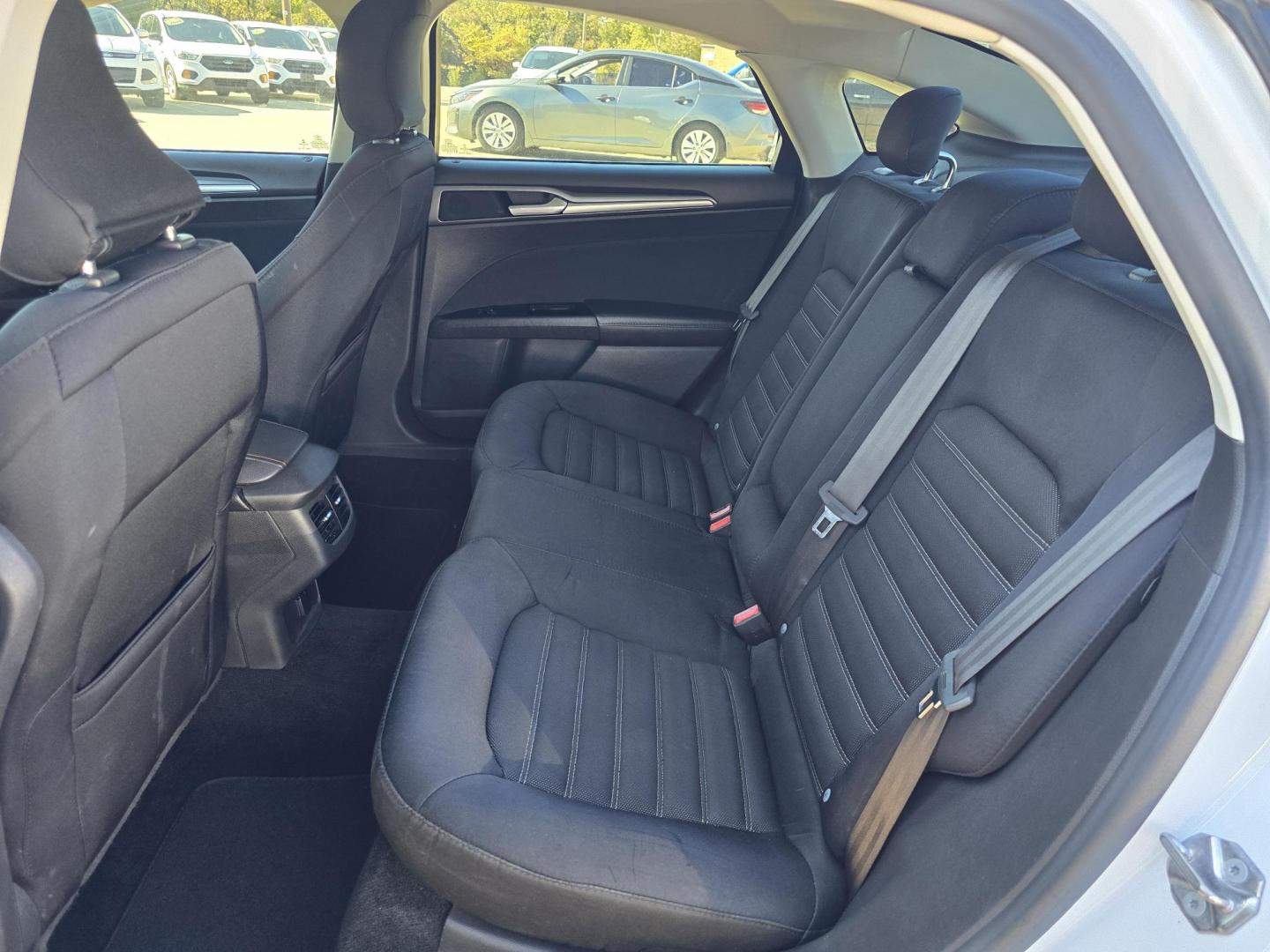 2015 WHITE Ford Fusion SE (3FA6P0H76FR) with an 2.5L L4 DOHC 16V engine, AUTO transmission, located at 2660 S.Garland Avenue, Garland, TX, 75041, (469) 298-3118, 32.885551, -96.655602 - Photo#14