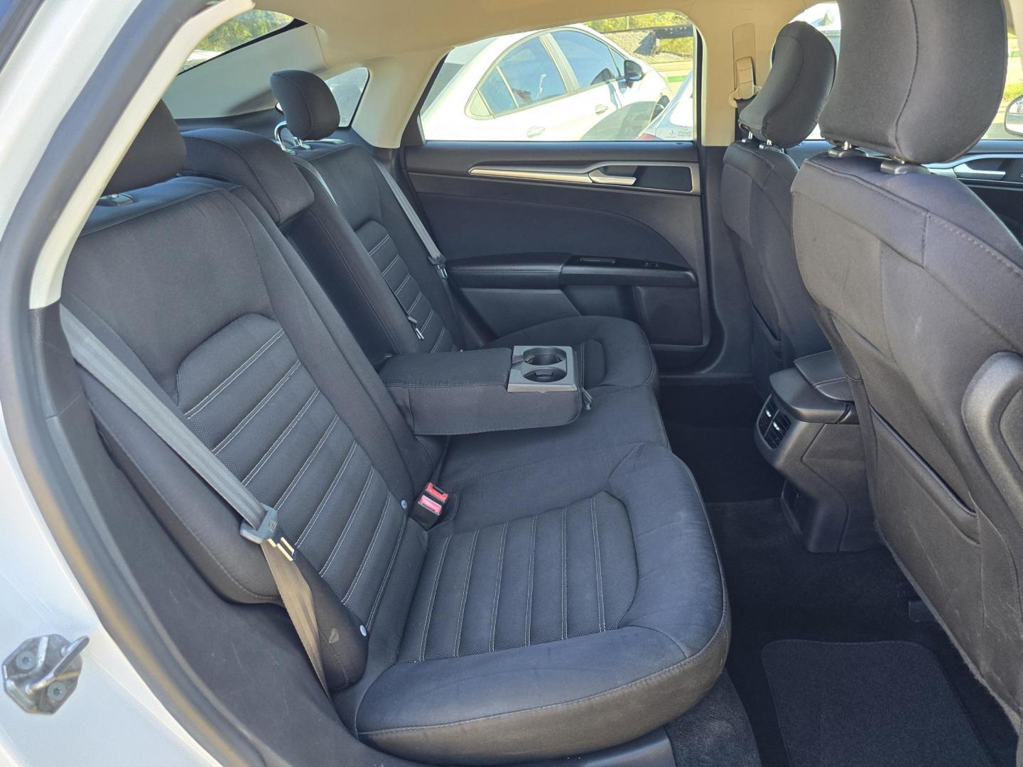 2015 WHITE Ford Fusion SE (3FA6P0H76FR) with an 2.5L L4 DOHC 16V engine, AUTO transmission, located at 2660 S.Garland Avenue, Garland, TX, 75041, (469) 298-3118, 32.885551, -96.655602 - Photo#15