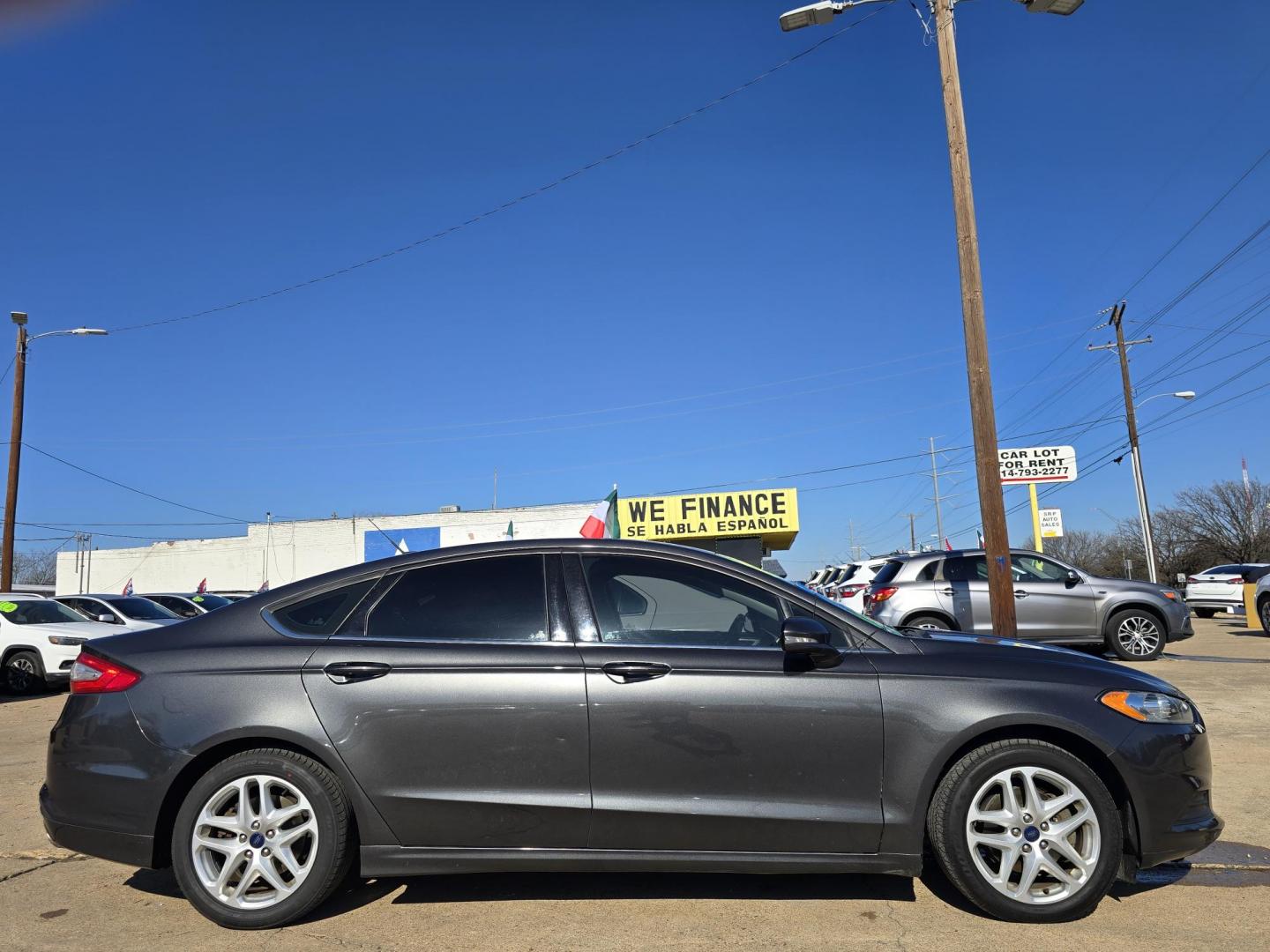 2015 GRAY Ford Fusion SE (3FA6P0H71FR) with an 2.5L L4 DOHC 16V engine, AUTO transmission, located at 2660 S.Garland Avenue, Garland, TX, 75041, (469) 298-3118, 32.885551, -96.655602 - Photo#2