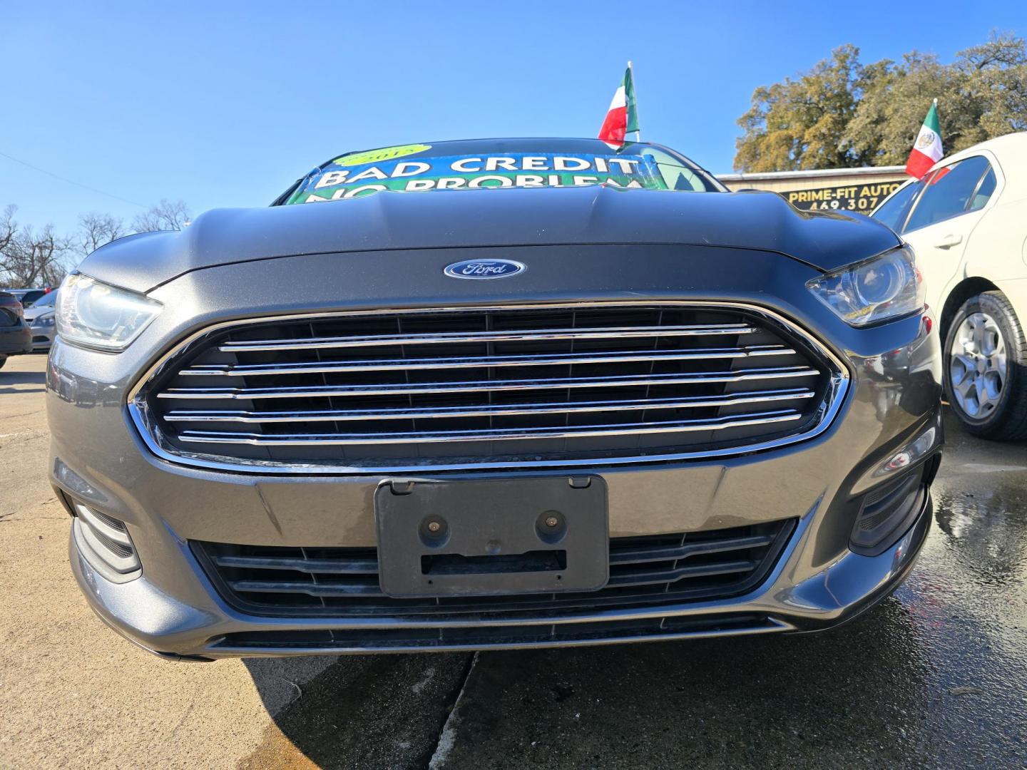 2015 GRAY Ford Fusion SE (3FA6P0H71FR) with an 2.5L L4 DOHC 16V engine, AUTO transmission, located at 2660 S.Garland Avenue, Garland, TX, 75041, (469) 298-3118, 32.885551, -96.655602 - Photo#9