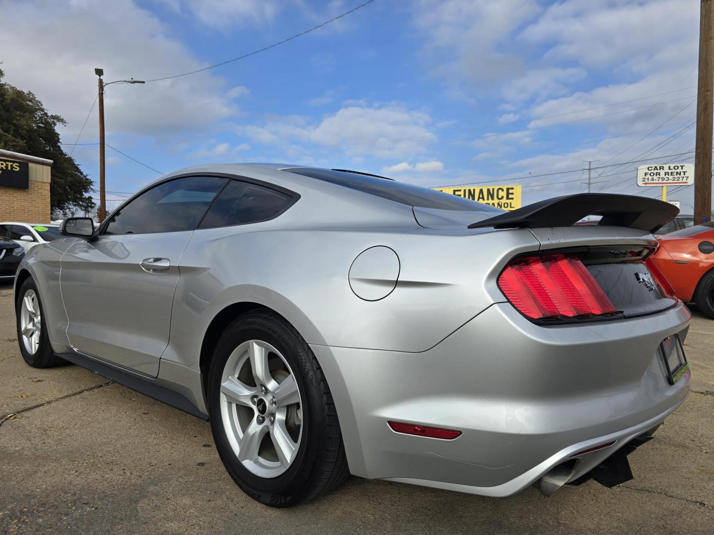 2015 SILVER Ford Mustang EcoBoost (1FA6P8TH0F5) with an 2.3L L4 DOHC 16V engine, AUTO transmission, located at 2660 S.Garland Avenue, Garland, TX, 75041, (469) 298-3118, 32.885551, -96.655602 - Photo#6