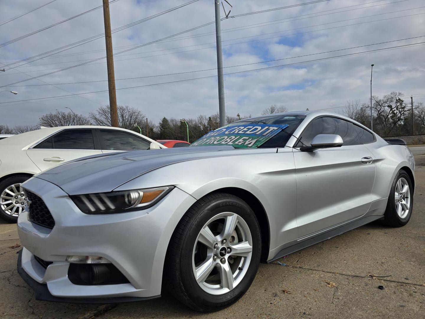 2015 SILVER Ford Mustang EcoBoost (1FA6P8TH0F5) with an 2.3L L4 DOHC 16V engine, AUTO transmission, located at 2660 S.Garland Avenue, Garland, TX, 75041, (469) 298-3118, 32.885551, -96.655602 - Photo#8