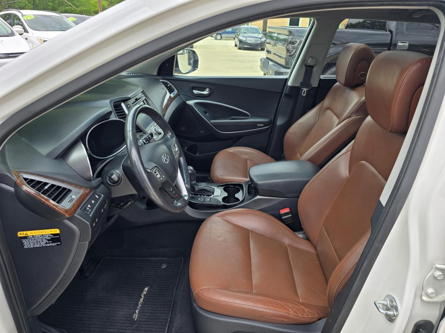 2015 DIAMOND WHITE Hyundai Santa Fe Limited (KM8SR4HF9FU) with an 3.3L V6 DOHC 24V engine, 6-Speed Automatic transmission, located at 2660 S.Garland Avenue, Garland, TX, 75041, (469) 298-3118, 32.885551, -96.655602 - Photo#11