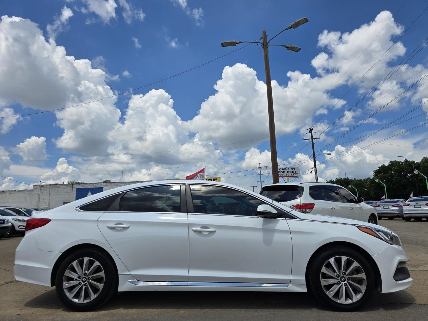 2015 DIAMOND WHITE /GRAY Hyundai Sonata Sport (5NPE34AF1FH) with an 2.4L L4 DOHC 16V engine, 6-Speed Automatic transmission, located at 2660 S.Garland Avenue, Garland, TX, 75041, (469) 298-3118, 32.885551, -96.655602 - Photo#2