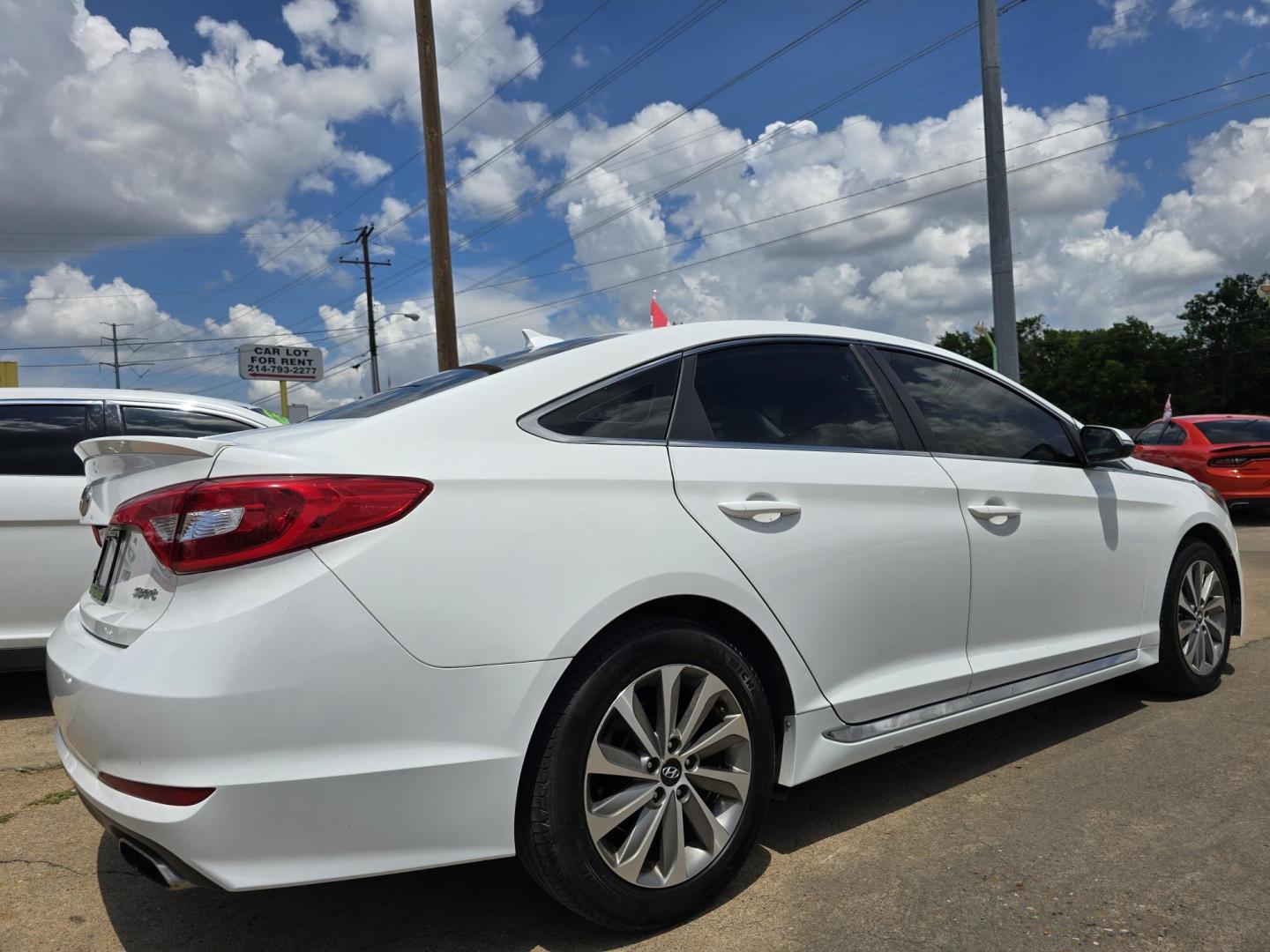 2015 DIAMOND WHITE /GRAY Hyundai Sonata Sport (5NPE34AF1FH) with an 2.4L L4 DOHC 16V engine, 6-Speed Automatic transmission, located at 2660 S.Garland Avenue, Garland, TX, 75041, (469) 298-3118, 32.885551, -96.655602 - Photo#3