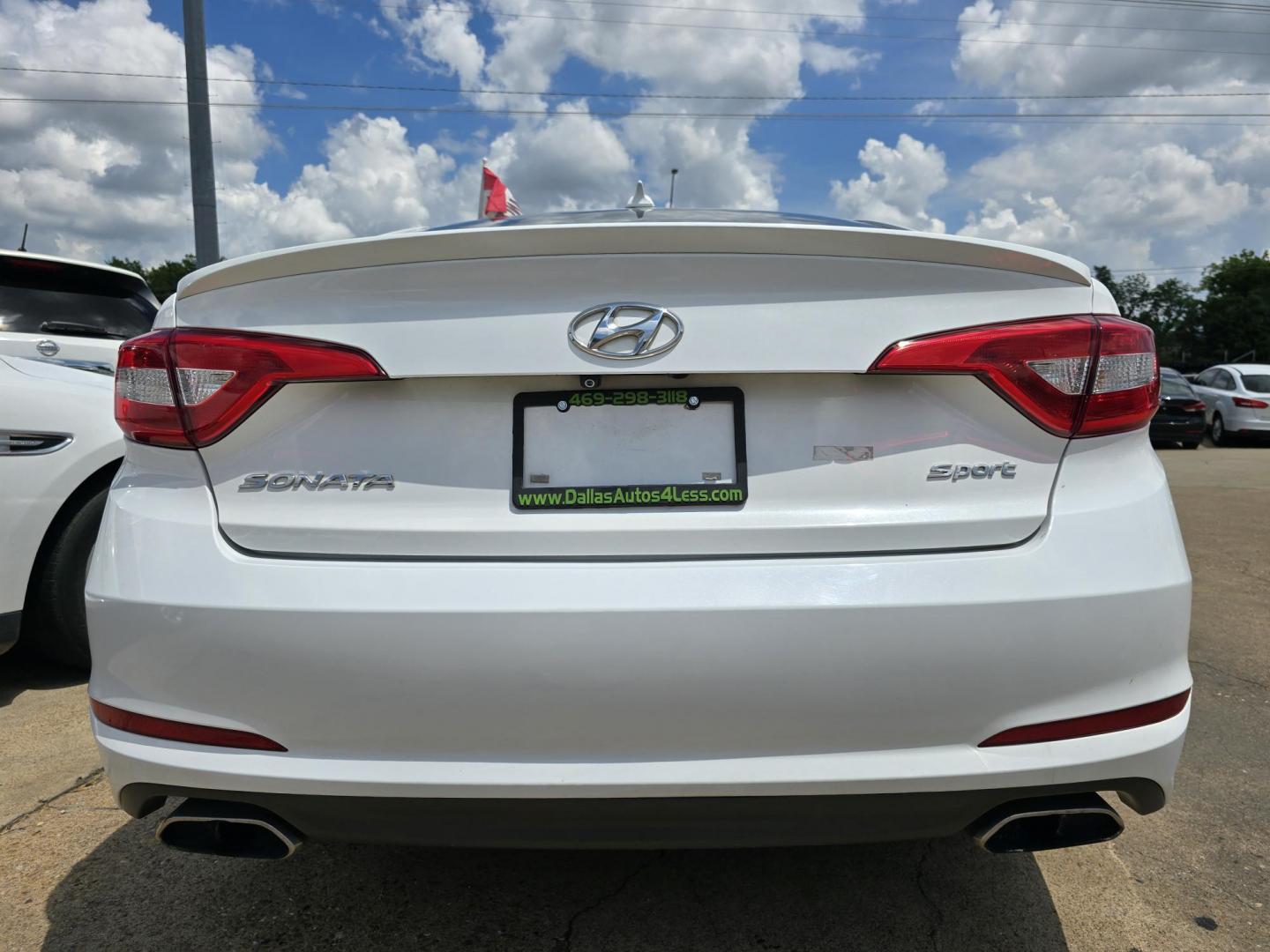 2015 DIAMOND WHITE /GRAY Hyundai Sonata Sport (5NPE34AF1FH) with an 2.4L L4 DOHC 16V engine, 6-Speed Automatic transmission, located at 2660 S.Garland Avenue, Garland, TX, 75041, (469) 298-3118, 32.885551, -96.655602 - Photo#4