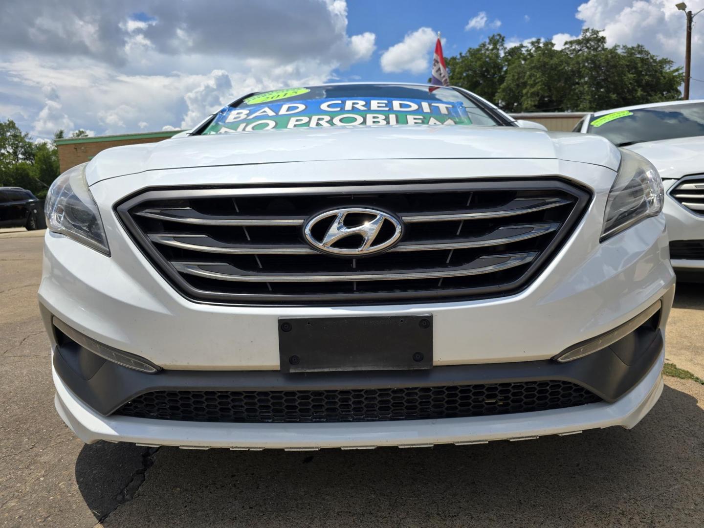 2015 DIAMOND WHITE /GRAY Hyundai Sonata Sport (5NPE34AF1FH) with an 2.4L L4 DOHC 16V engine, 6-Speed Automatic transmission, located at 2660 S.Garland Avenue, Garland, TX, 75041, (469) 298-3118, 32.885551, -96.655602 - Photo#9