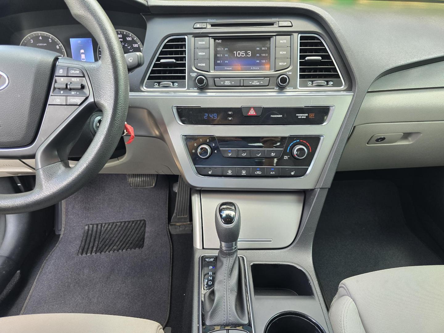 2015 DIAMOND WHITE /GRAY Hyundai Sonata Sport (5NPE34AF1FH) with an 2.4L L4 DOHC 16V engine, 6-Speed Automatic transmission, located at 2660 S.Garland Avenue, Garland, TX, 75041, (469) 298-3118, 32.885551, -96.655602 - Photo#13