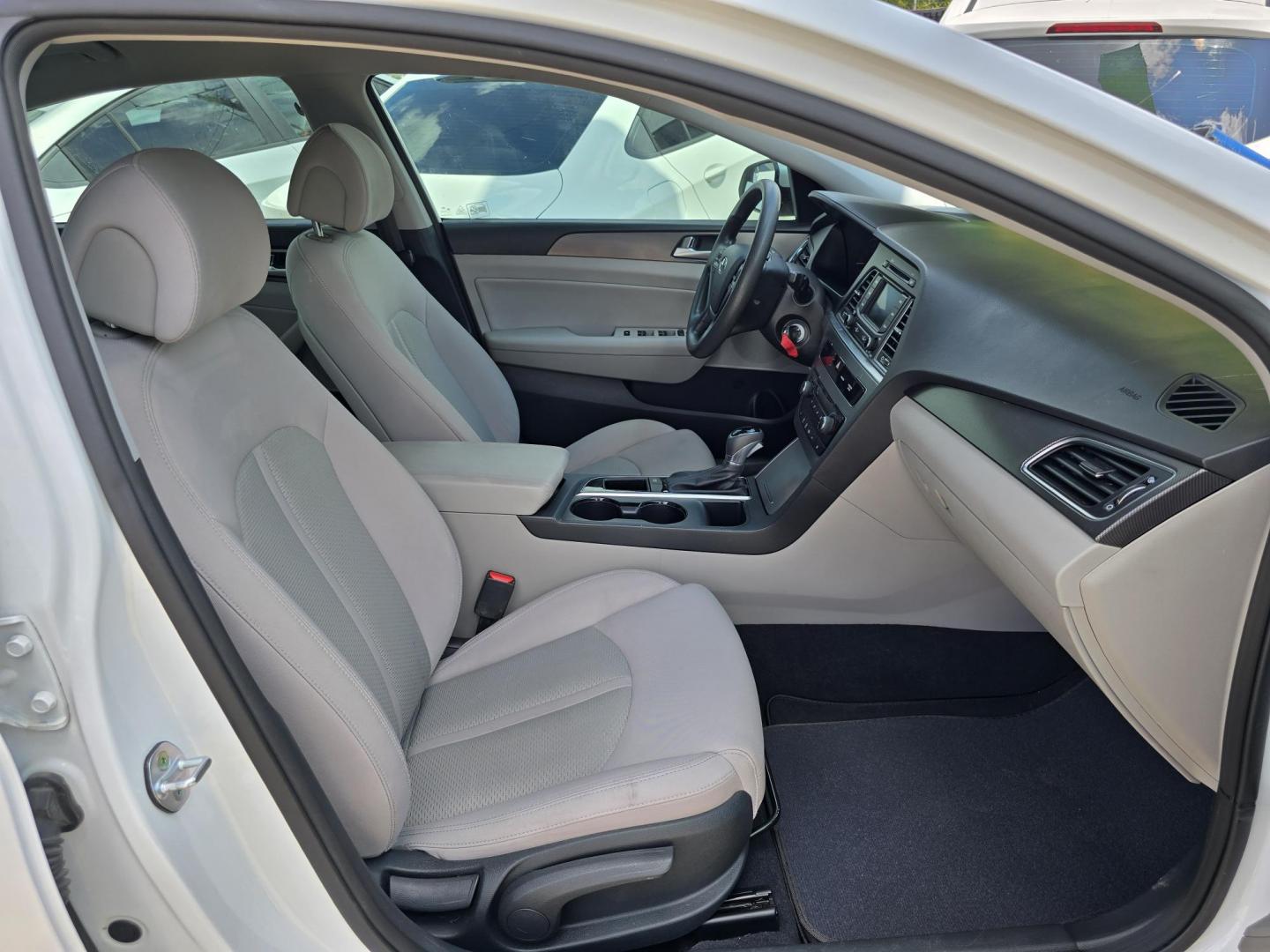 2015 DIAMOND WHITE /GRAY Hyundai Sonata Sport (5NPE34AF1FH) with an 2.4L L4 DOHC 16V engine, 6-Speed Automatic transmission, located at 2660 S.Garland Avenue, Garland, TX, 75041, (469) 298-3118, 32.885551, -96.655602 - Photo#18