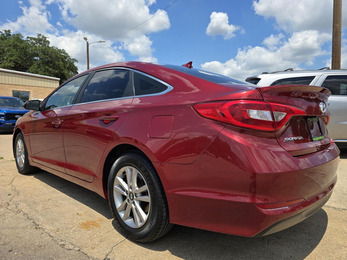 2015 RED Hyundai Sonata ECO (5NPE24AF1FH) with an 1.6L L4 DOHC 16V engine, 7-Speed Automatic transmission, located at 2660 S.Garland Avenue, Garland, TX, 75041, (469) 298-3118, 32.885551, -96.655602 - Photo#5