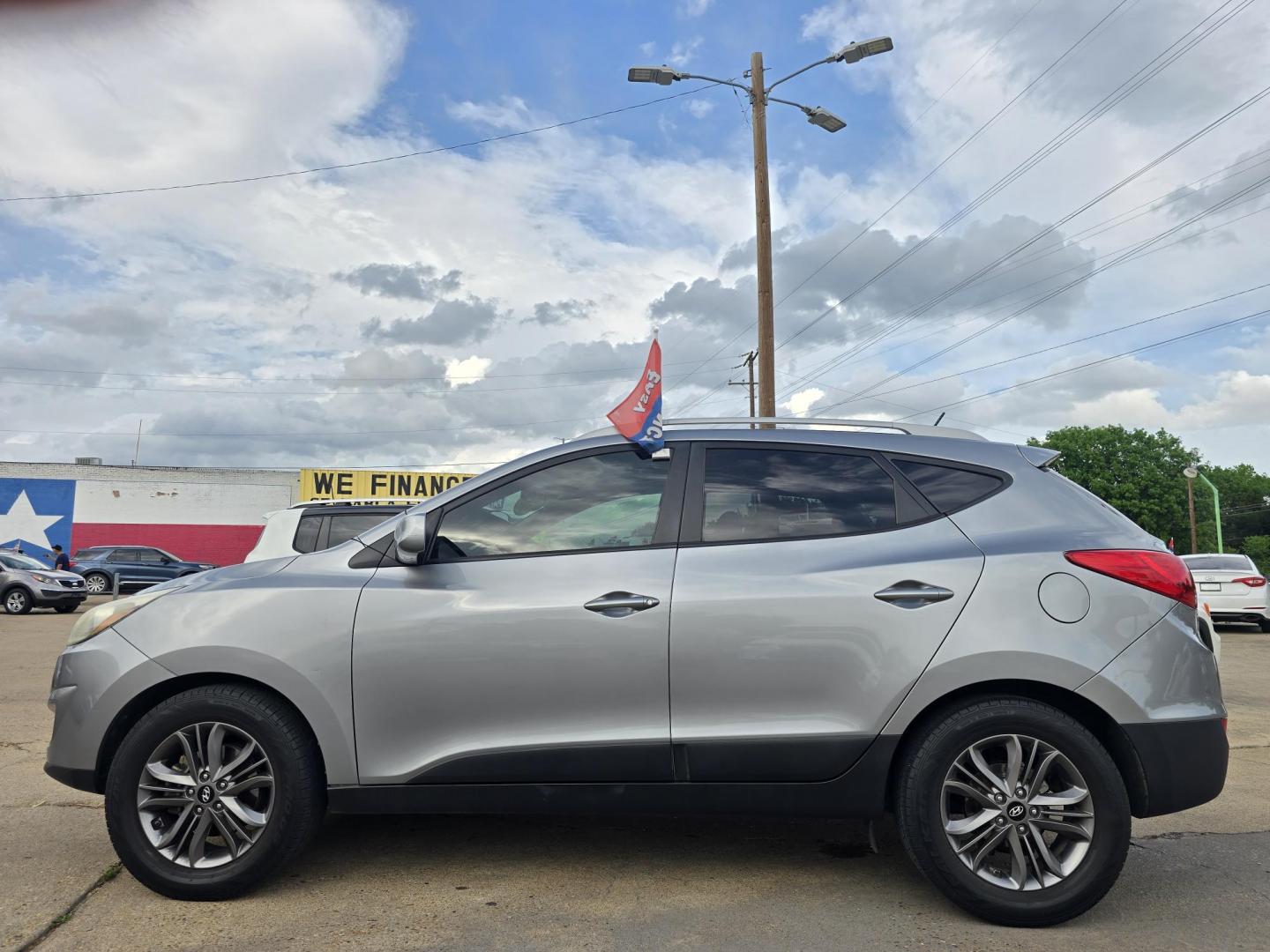 2015 GRAY Hyundai Tucson GLS (KM8JU3AG9FU) with an 2.4L L4 DOHC 16V engine, 6-Speed Automatic transmission, located at 2660 S.Garland Avenue, Garland, TX, 75041, (469) 298-3118, 32.885551, -96.655602 - Photo#6