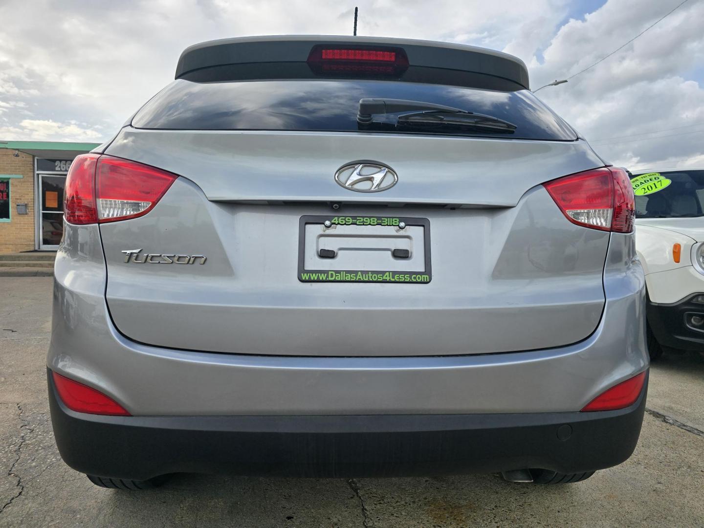 2015 GRAY Hyundai Tucson GLS (KM8JU3AG9FU) with an 2.4L L4 DOHC 16V engine, 6-Speed Automatic transmission, located at 2660 S.Garland Avenue, Garland, TX, 75041, (469) 298-3118, 32.885551, -96.655602 - Photo#4