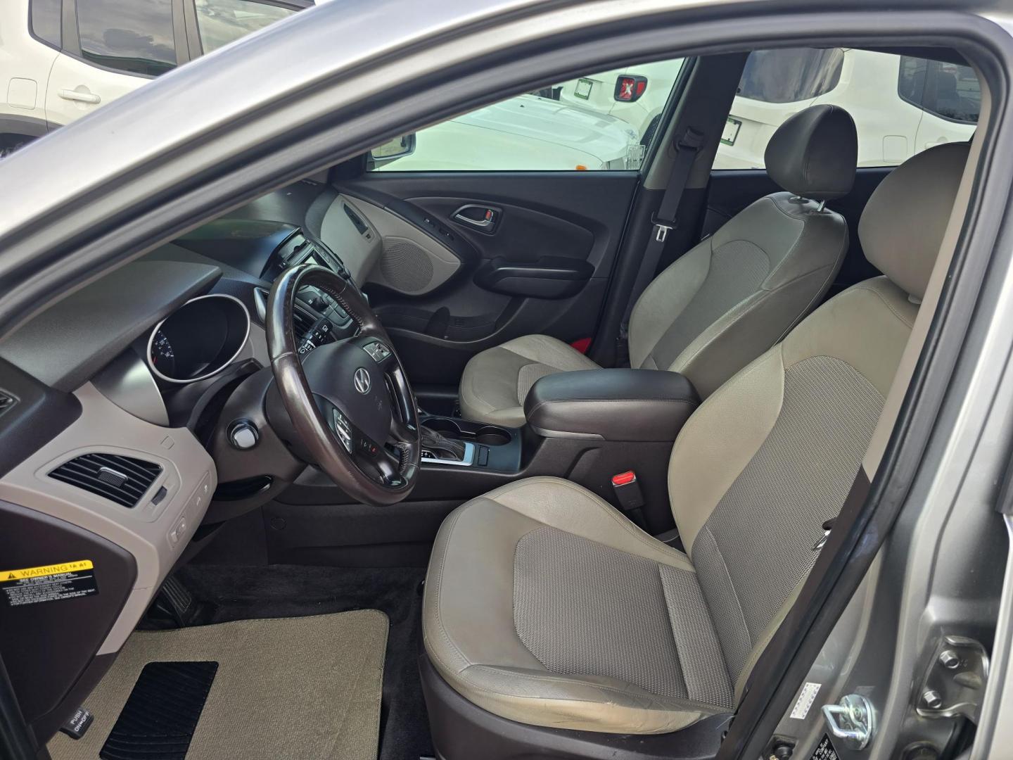 2015 GRAY Hyundai Tucson GLS (KM8JU3AG9FU) with an 2.4L L4 DOHC 16V engine, 6-Speed Automatic transmission, located at 2660 S.Garland Avenue, Garland, TX, 75041, (469) 298-3118, 32.885551, -96.655602 - Photo#11