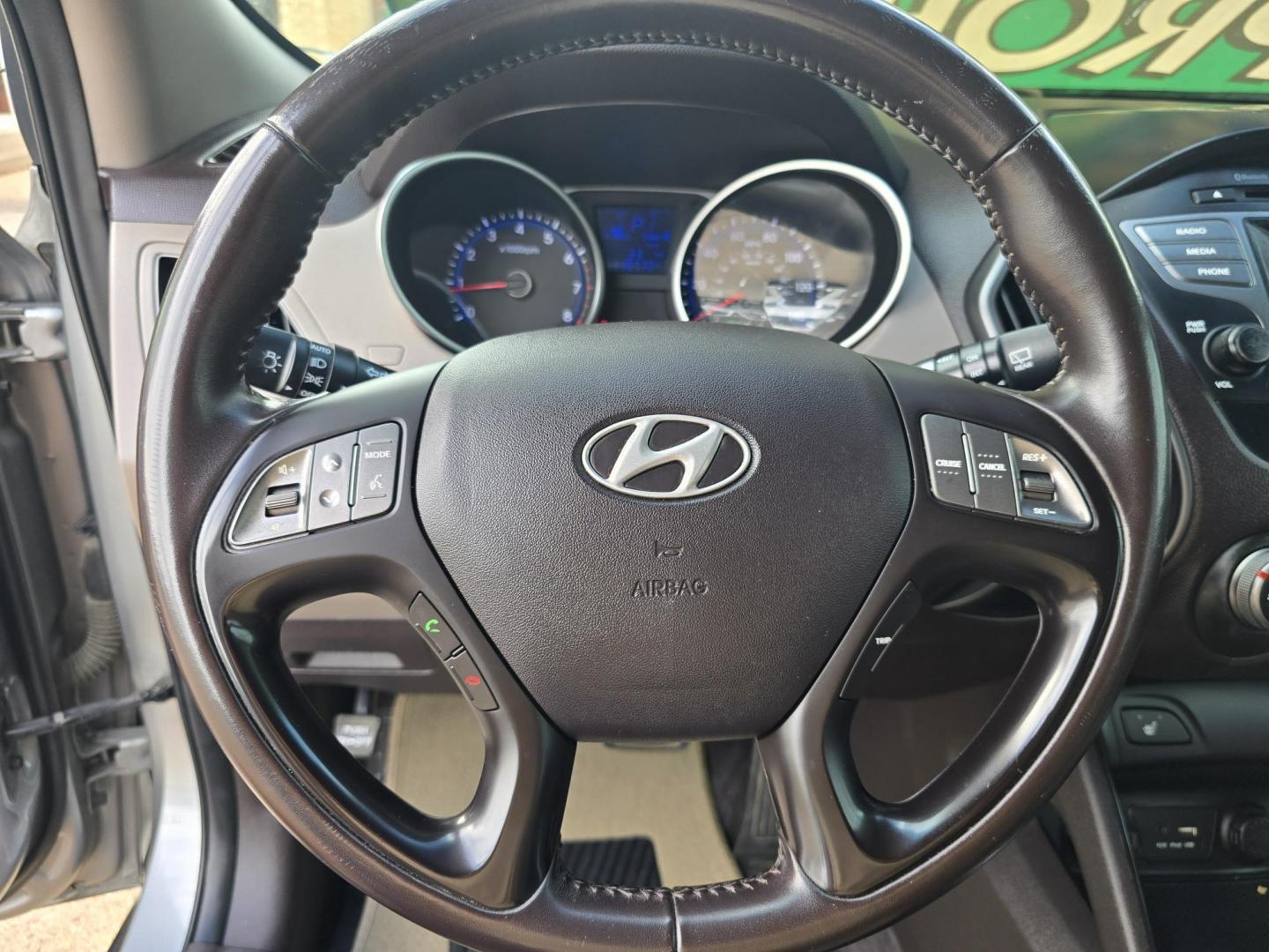 2015 GRAY Hyundai Tucson GLS (KM8JU3AG9FU) with an 2.4L L4 DOHC 16V engine, 6-Speed Automatic transmission, located at 2660 S.Garland Avenue, Garland, TX, 75041, (469) 298-3118, 32.885551, -96.655602 - Photo#12