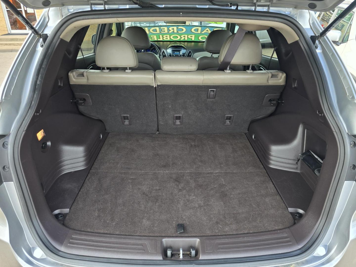 2015 GRAY Hyundai Tucson GLS (KM8JU3AG9FU) with an 2.4L L4 DOHC 16V engine, 6-Speed Automatic transmission, located at 2660 S.Garland Avenue, Garland, TX, 75041, (469) 298-3118, 32.885551, -96.655602 - Photo#17