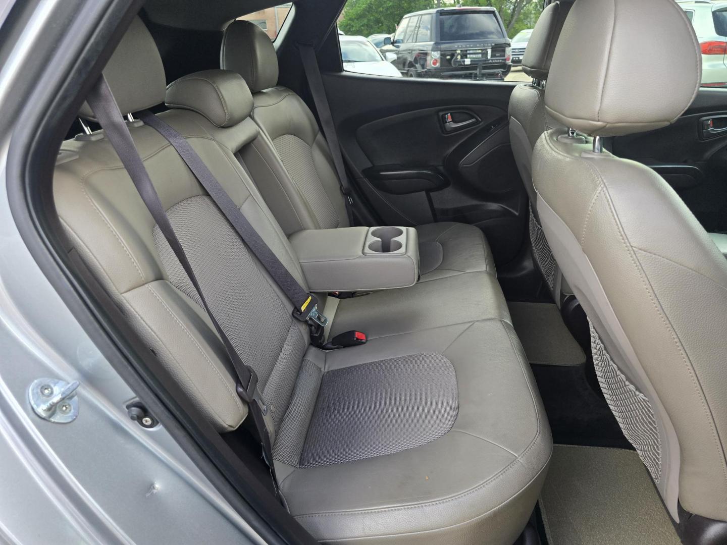 2015 GRAY Hyundai Tucson GLS (KM8JU3AG9FU) with an 2.4L L4 DOHC 16V engine, 6-Speed Automatic transmission, located at 2660 S.Garland Avenue, Garland, TX, 75041, (469) 298-3118, 32.885551, -96.655602 - Photo#18