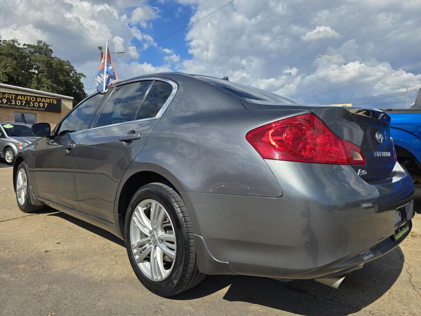 2015 Infiniti Q40 (JN1CV6AR0FM) with an 3.7L V6 DOHC 24V engine, 7-Speed Automatic transmission, located at 2660 S.Garland Avenue, Garland, TX, 75041, (469) 298-3118, 32.885551, -96.655602 - Welcome to DallasAutos4Less, one of the Premier BUY HERE PAY HERE Dealers in the North Dallas Area. We specialize in financing to people with NO CREDIT or BAD CREDIT. We need proof of income, proof of residence, and a ID. Come buy your new car from us today!! This is a 2015 INFINITI Q40 AWD SEDAN - Photo#6