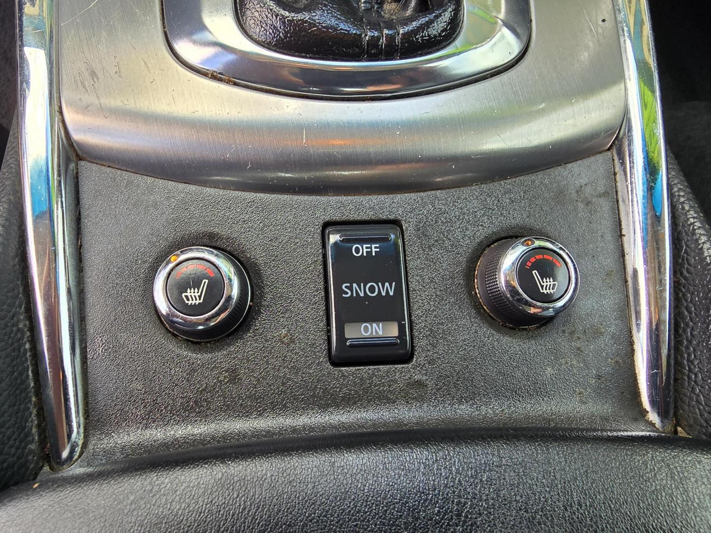 2015 Infiniti Q40 (JN1CV6AR0FM) with an 3.7L V6 DOHC 24V engine, 7-Speed Automatic transmission, located at 2660 S.Garland Avenue, Garland, TX, 75041, (469) 298-3118, 32.885551, -96.655602 - Welcome to DallasAutos4Less, one of the Premier BUY HERE PAY HERE Dealers in the North Dallas Area. We specialize in financing to people with NO CREDIT or BAD CREDIT. We need proof of income, proof of residence, and a ID. Come buy your new car from us today!! This is a 2015 INFINITI Q40 AWD SEDAN - Photo#18