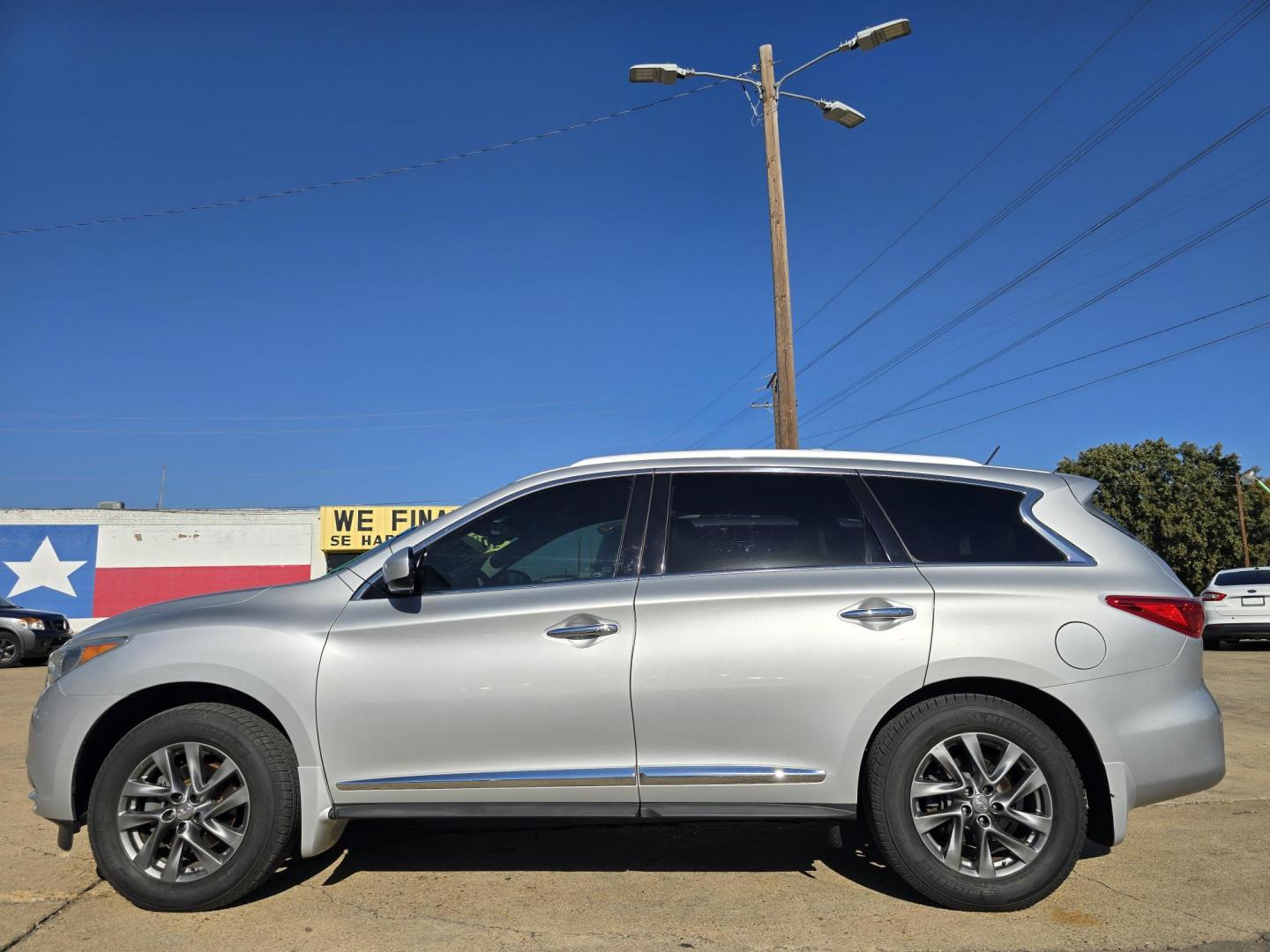 2015 SILVER Infiniti QX60 (5N1AL0MM6FC) with an 3.5L V6 DOHC 24V engine, Continuously Variable Transmission transmission, located at 2660 S.Garland Avenue, Garland, TX, 75041, (469) 298-3118, 32.885551, -96.655602 - Photo#5