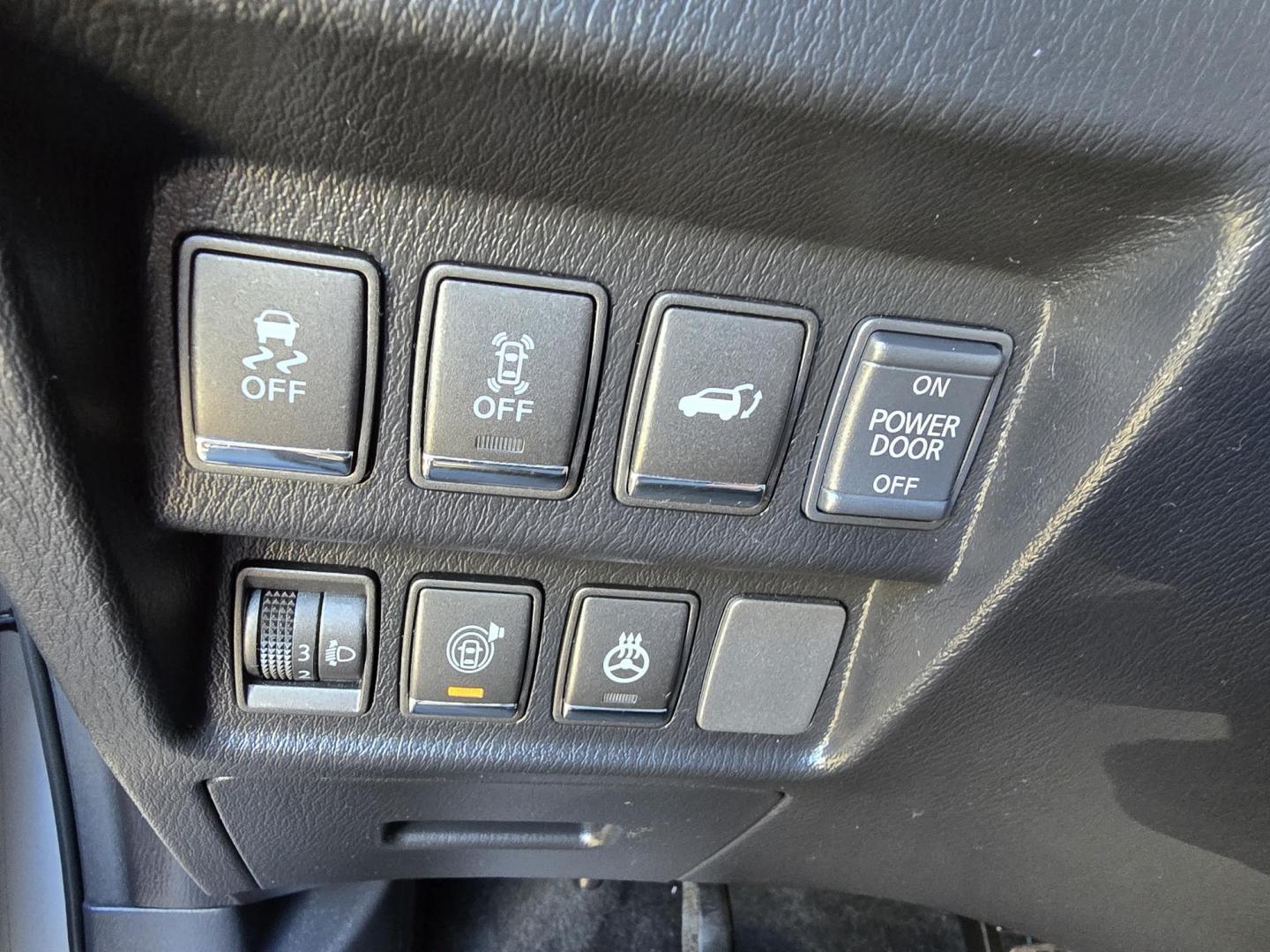 2015 SILVER Infiniti QX60 (5N1AL0MM6FC) with an 3.5L V6 DOHC 24V engine, Continuously Variable Transmission transmission, located at 2660 S.Garland Avenue, Garland, TX, 75041, (469) 298-3118, 32.885551, -96.655602 - Photo#9