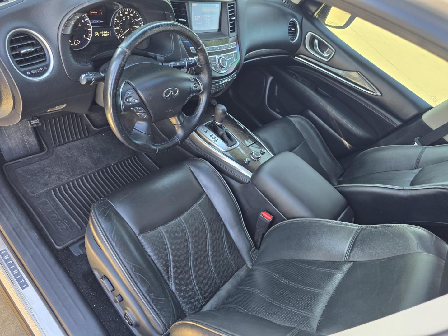 2015 SILVER Infiniti QX60 (5N1AL0MM6FC) with an 3.5L V6 DOHC 24V engine, Continuously Variable Transmission transmission, located at 2660 S.Garland Avenue, Garland, TX, 75041, (469) 298-3118, 32.885551, -96.655602 - Photo#11