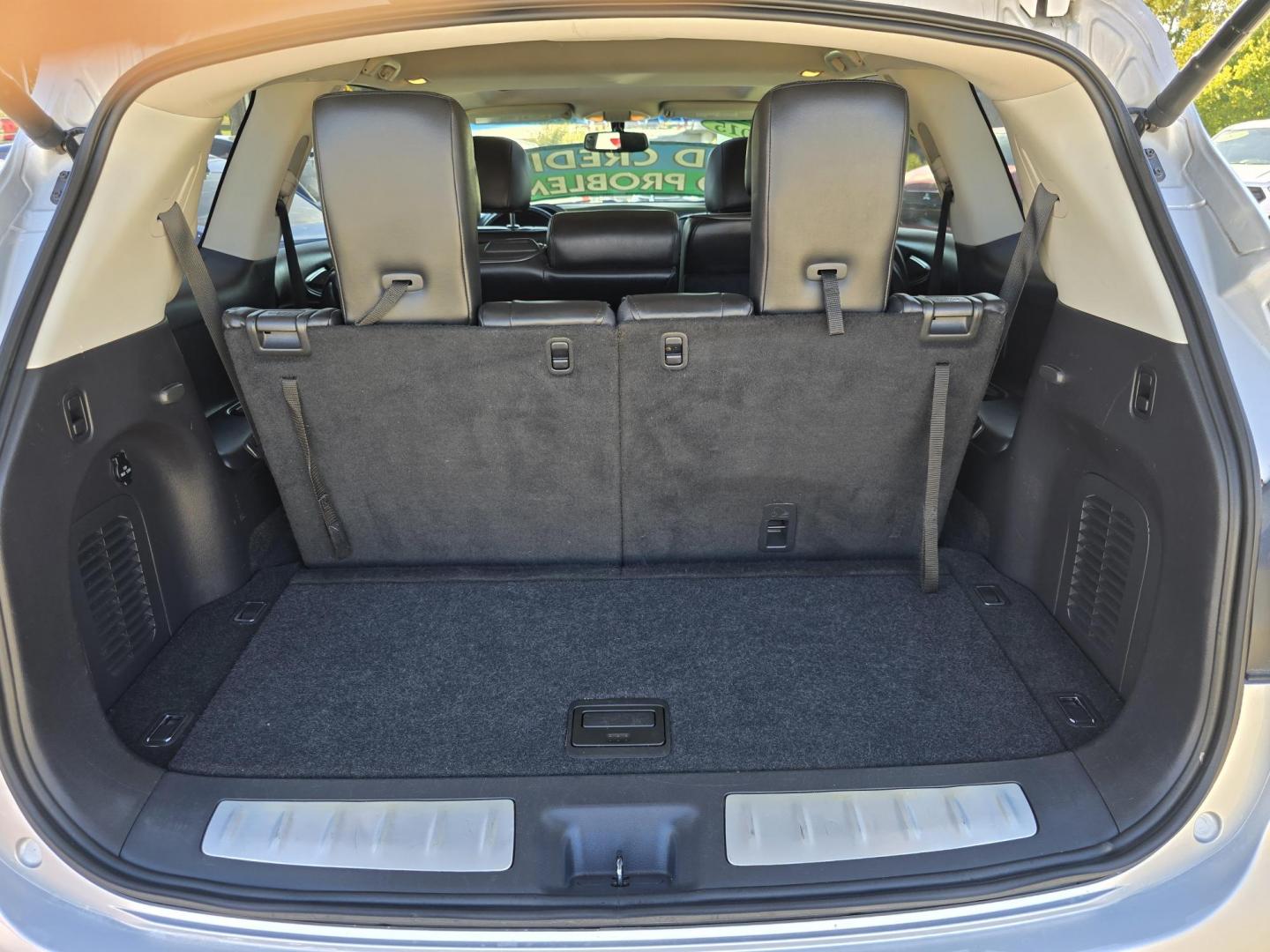 2015 SILVER Infiniti QX60 (5N1AL0MM6FC) with an 3.5L V6 DOHC 24V engine, Continuously Variable Transmission transmission, located at 2660 S.Garland Avenue, Garland, TX, 75041, (469) 298-3118, 32.885551, -96.655602 - Photo#19