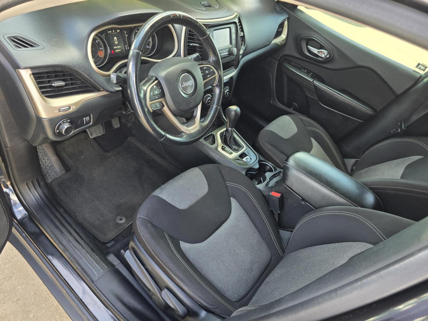 2015 BLUE Jeep Cherokee Sport (1C4PJLABXFW) with an 2.4L L4 DOHC 16V engine, 9-Speed Automatic transmission, located at 2660 S.Garland Avenue, Garland, TX, 75041, (469) 298-3118, 32.885551, -96.655602 - Photo#10
